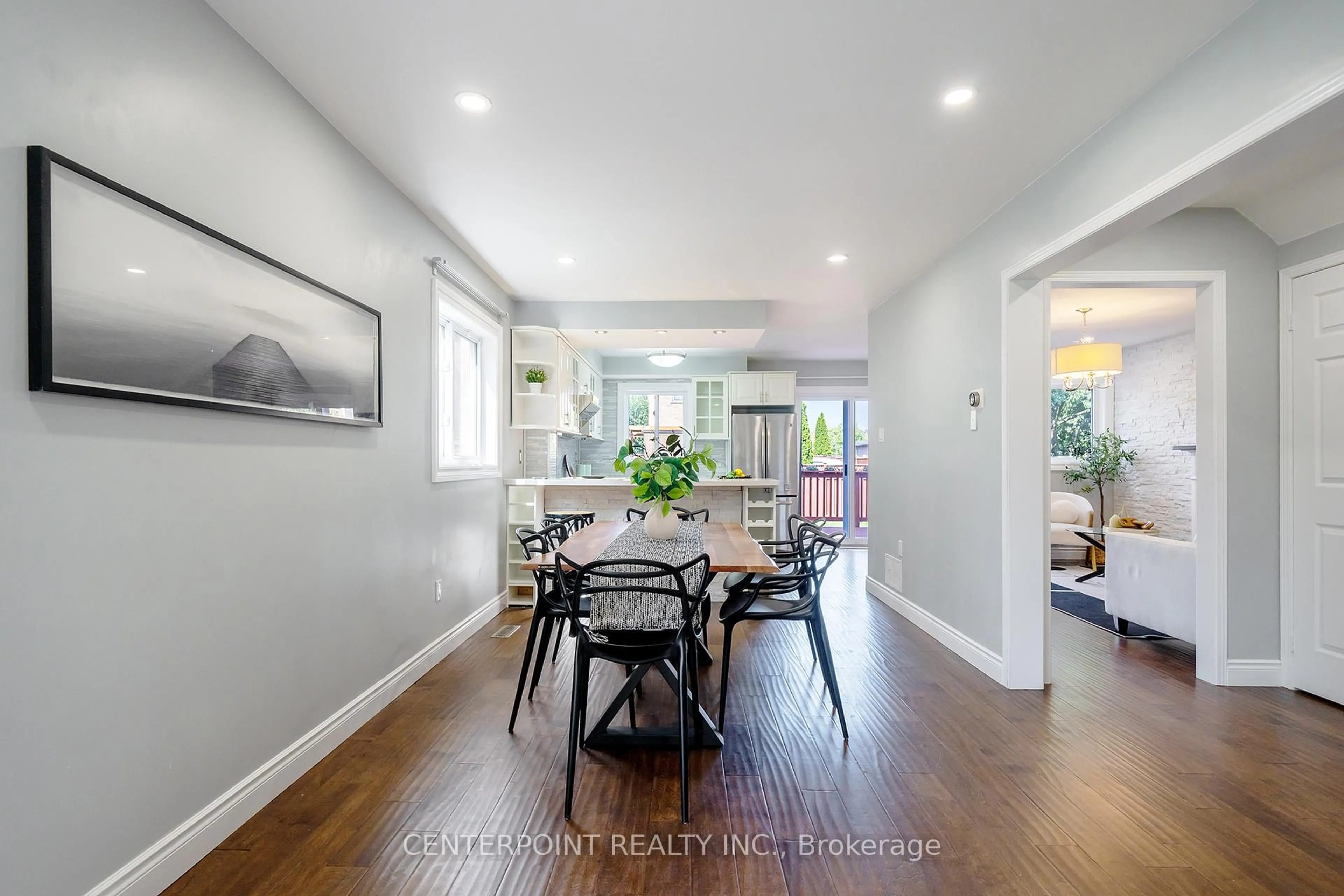 Open concept kitchen, unknown for 523 Fothergill Blvd, Burlington Ontario L7L 6C8