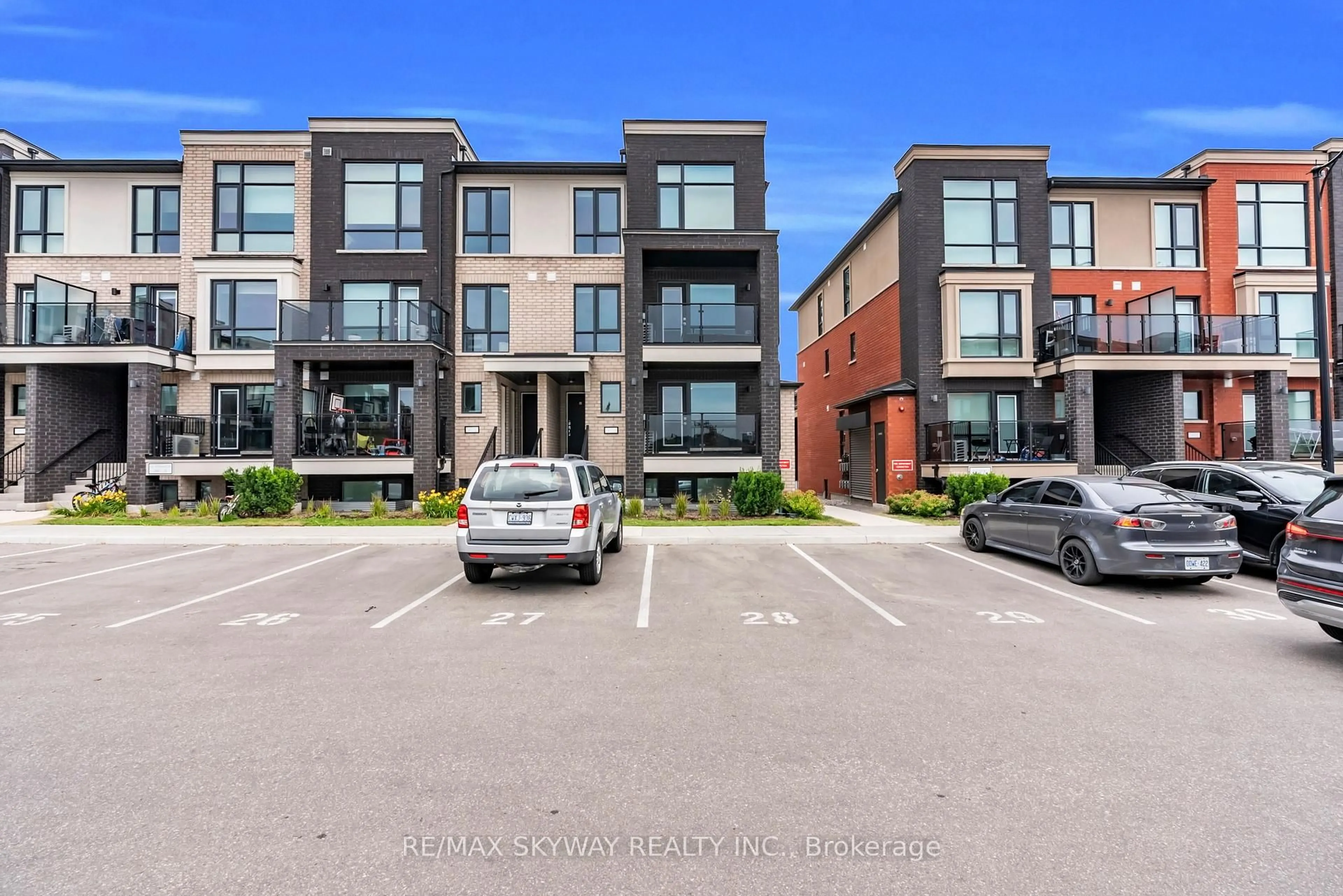 A pic from outside/outdoor area/front of a property/back of a property/a pic from drone, street for 185 Veterans Dr #16, Brampton Ontario L7A 5L2
