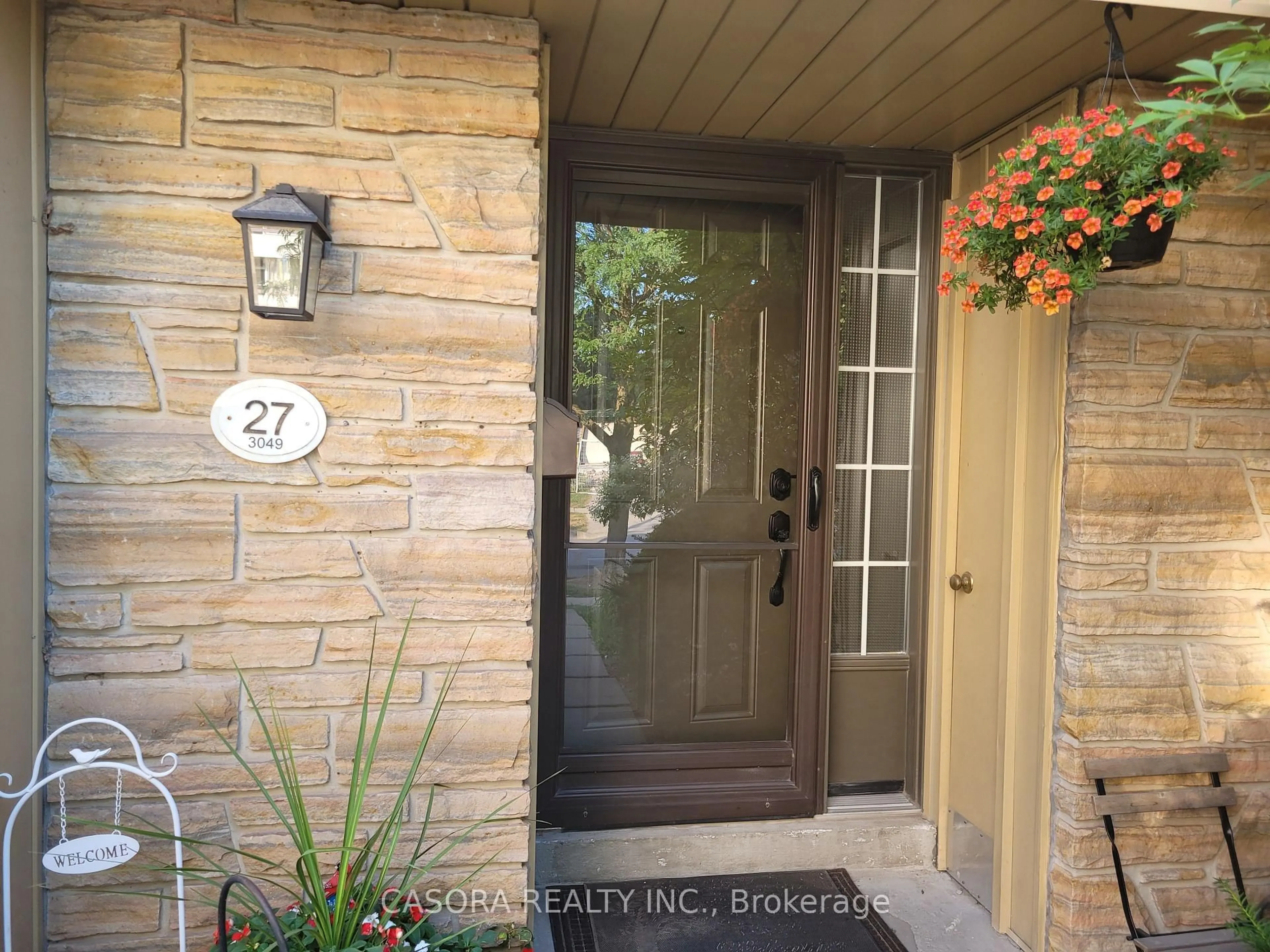 Indoor entryway for 3049 Glencrest Rd #27, Burlington Ontario L7N 3K1