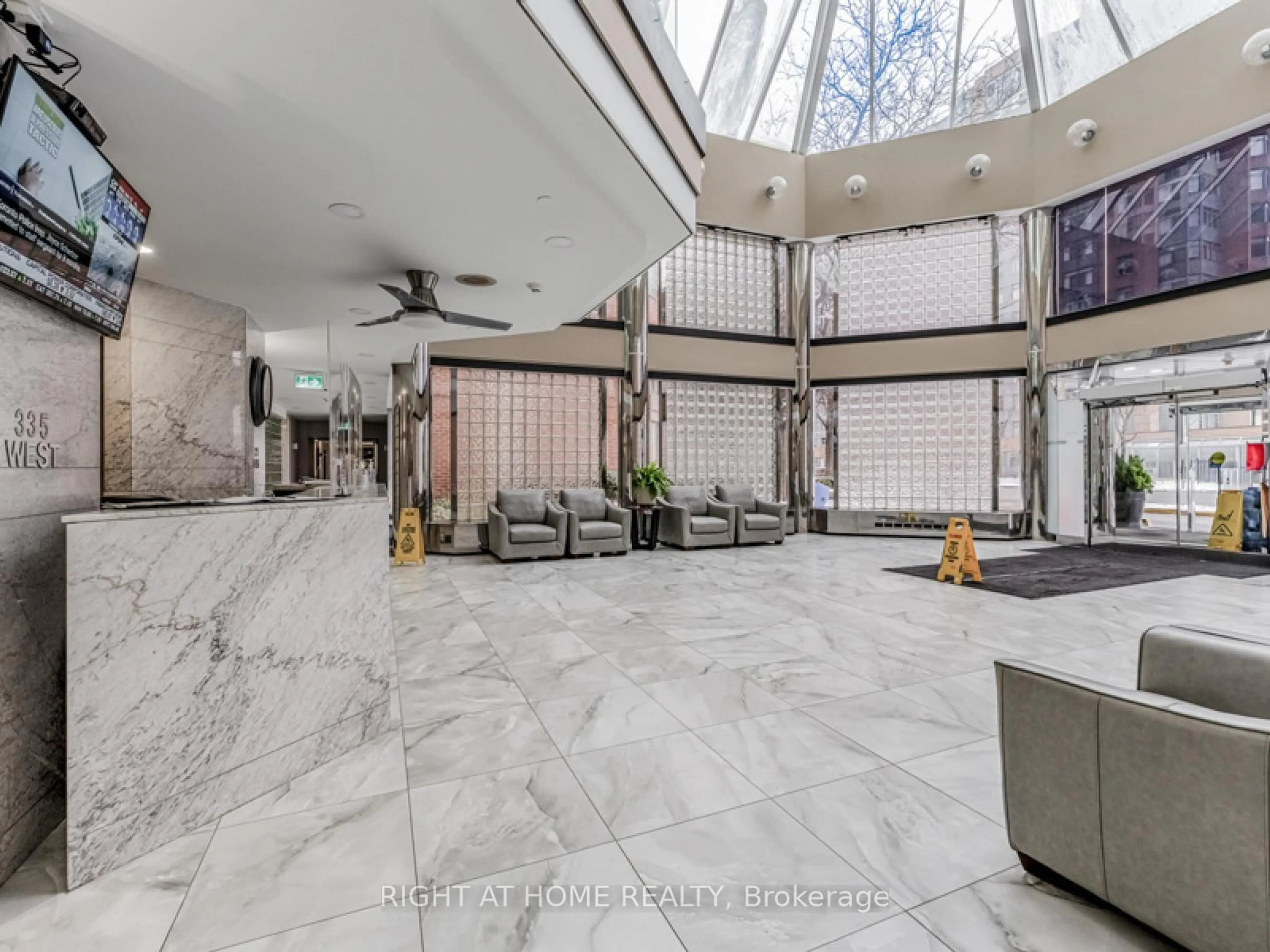 Lobby for 335 Webb Dr #1412, Mississauga Ontario L5B 4A1