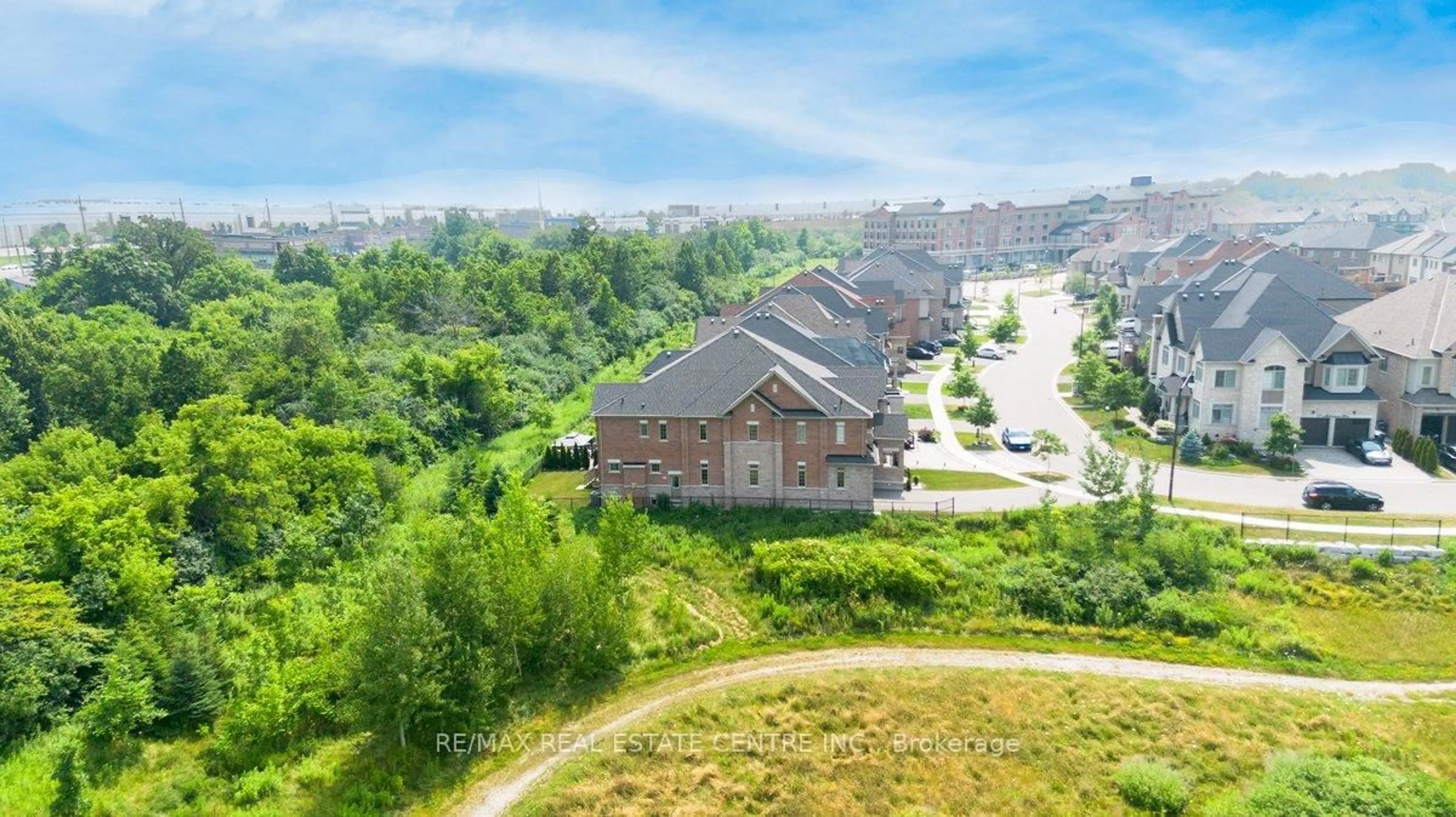 A pic from outside/outdoor area/front of a property/back of a property/a pic from drone, mountain view for 22 Malaspina Clse, Brampton Ontario L6Y 6E2