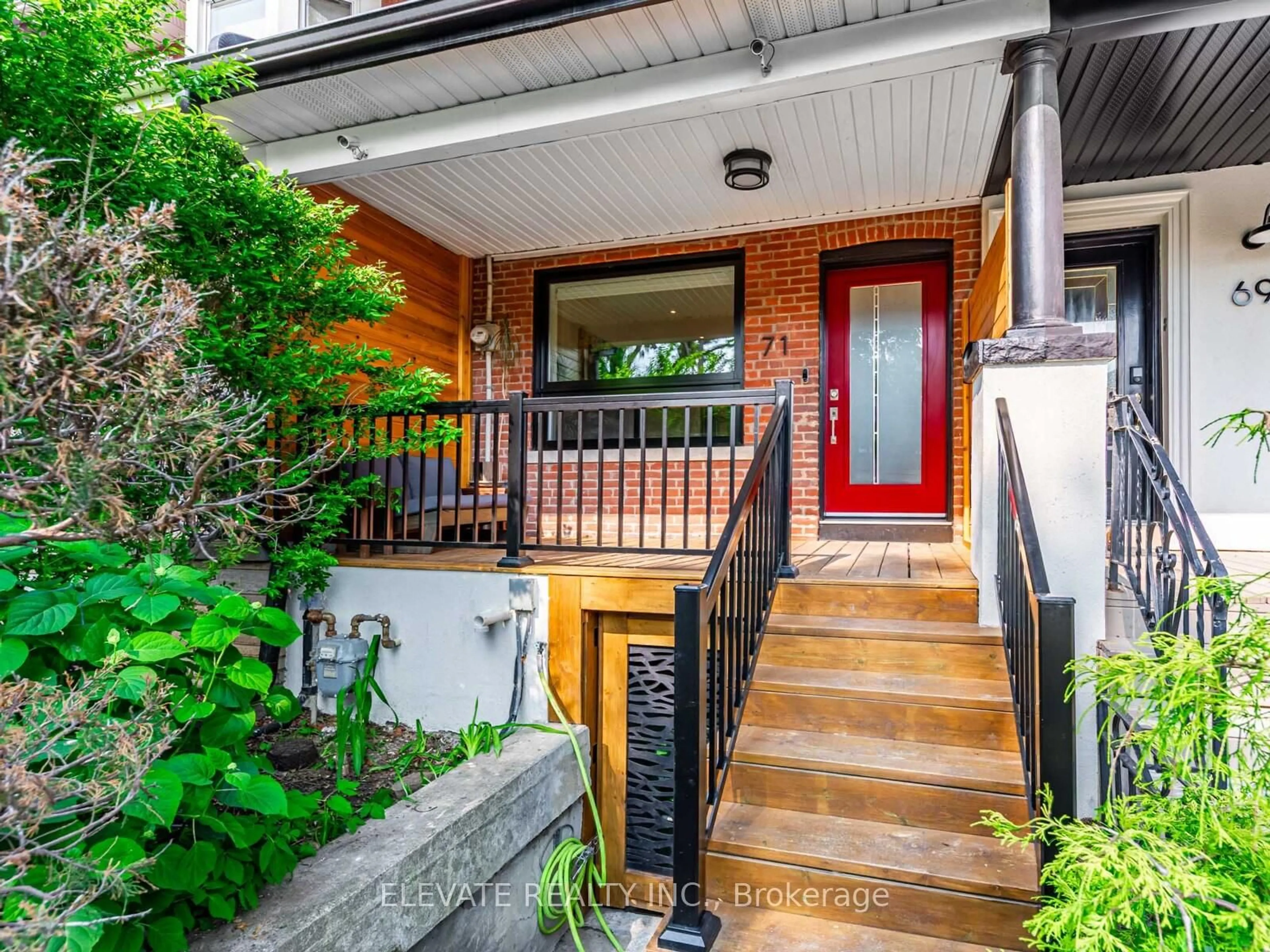 Indoor entryway for 71 Nairn Ave, Toronto Ontario M6E 4G8