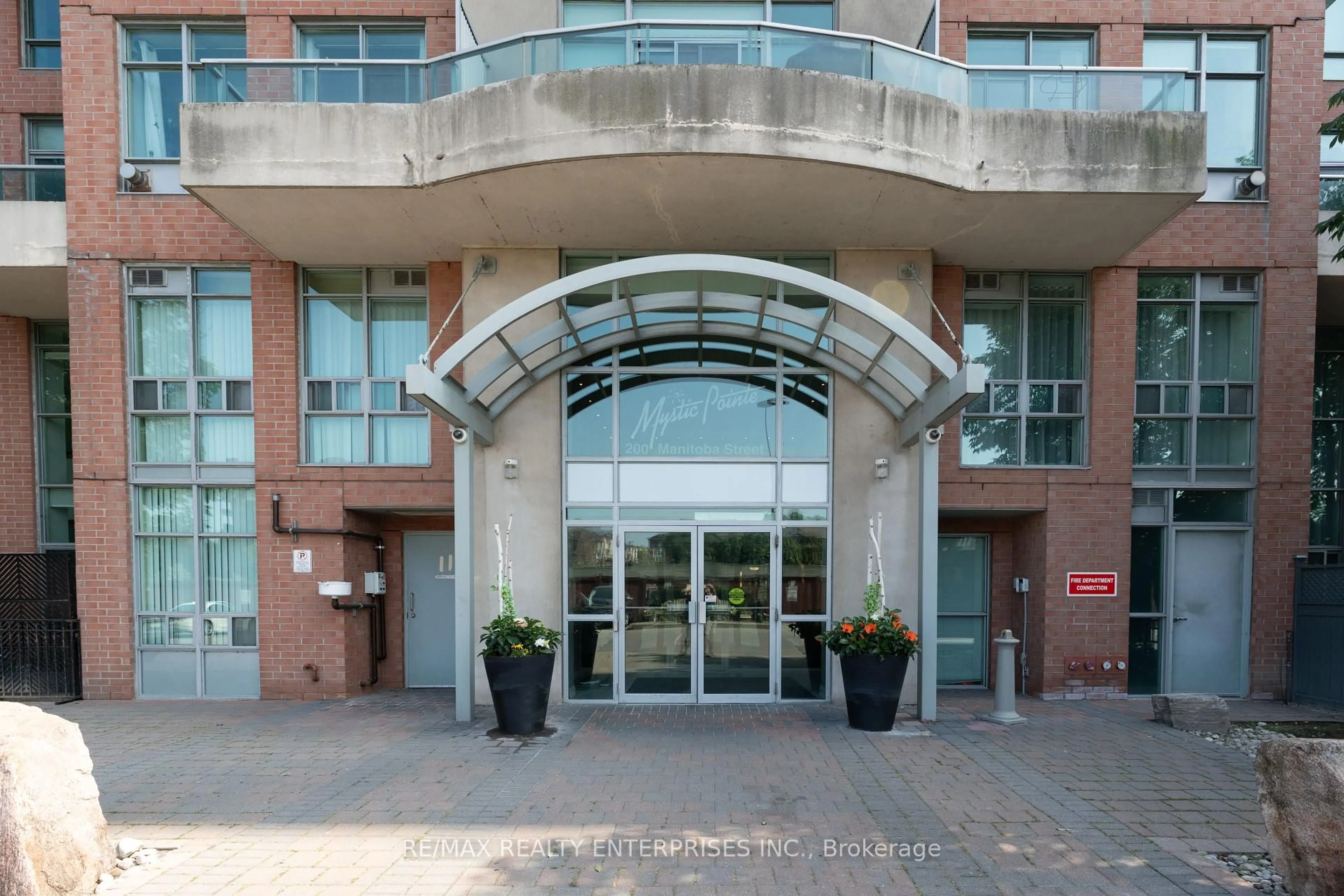 Indoor foyer for 200 Manitoba St #333, Toronto Ontario M8Y 3Y9