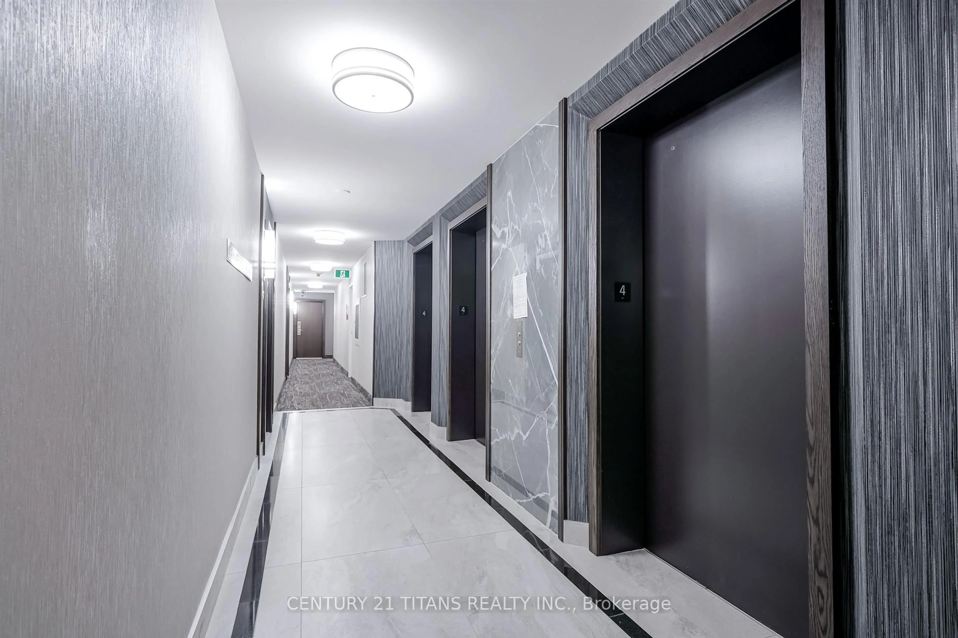 Indoor foyer for 4185 Shipp Dr #419, Mississauga Ontario L4Z 2Y8