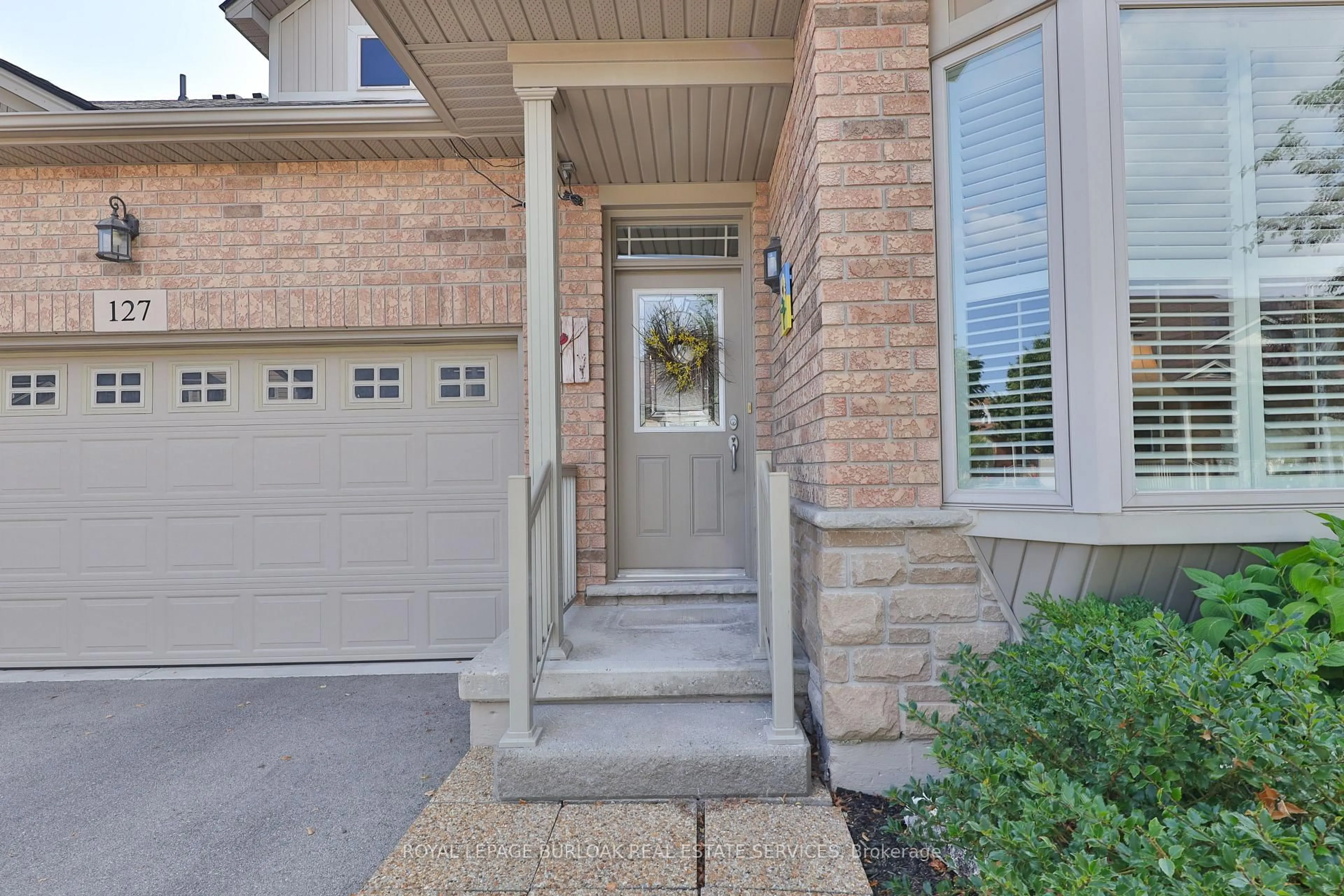 Indoor entryway for 2125 Itabashi Way #127, Burlington Ontario L7M 0A1