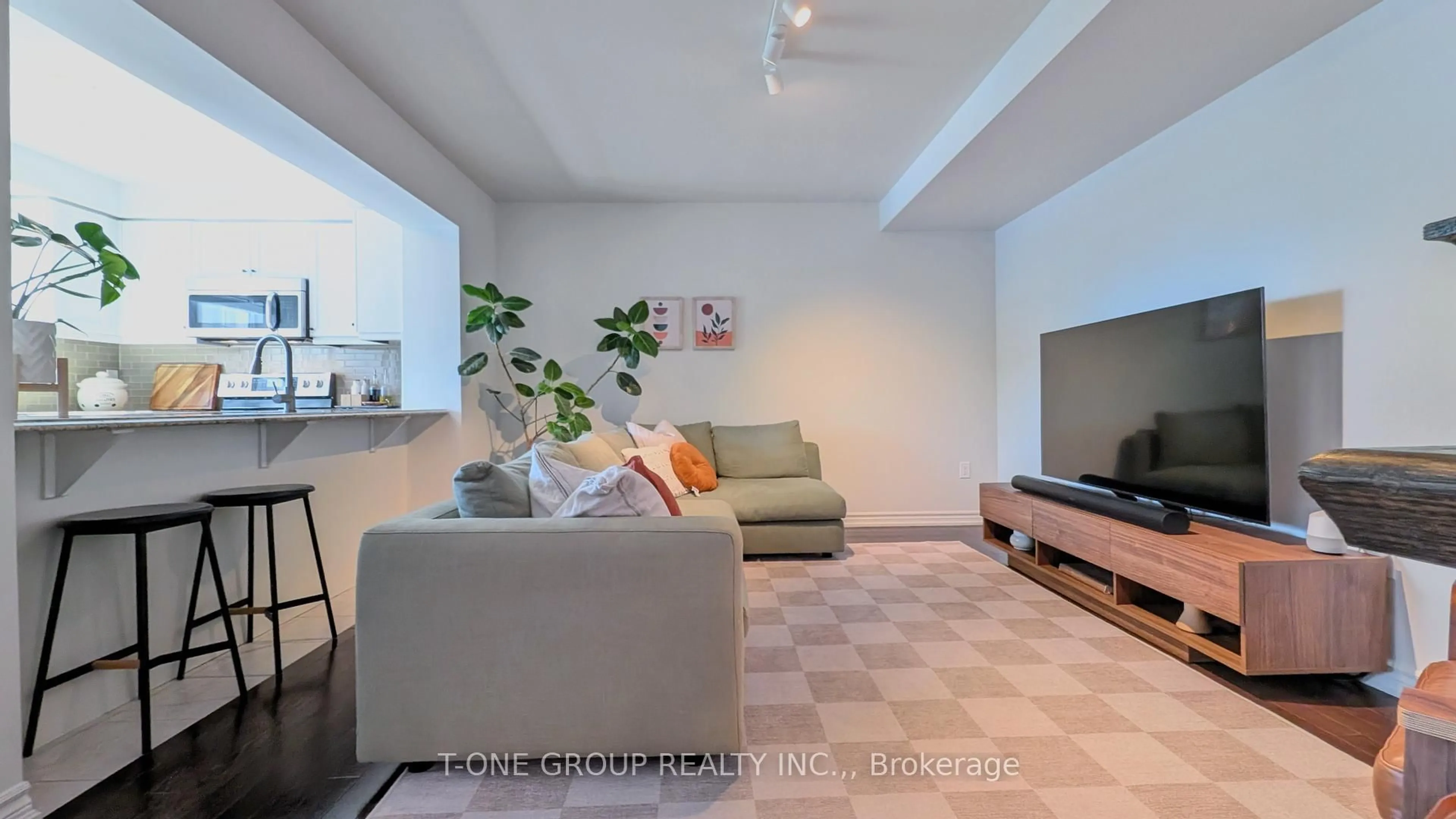 Living room with furniture, unknown for 301 ELLEN DAVIDSON Dr, Oakville Ontario L6M 0V5