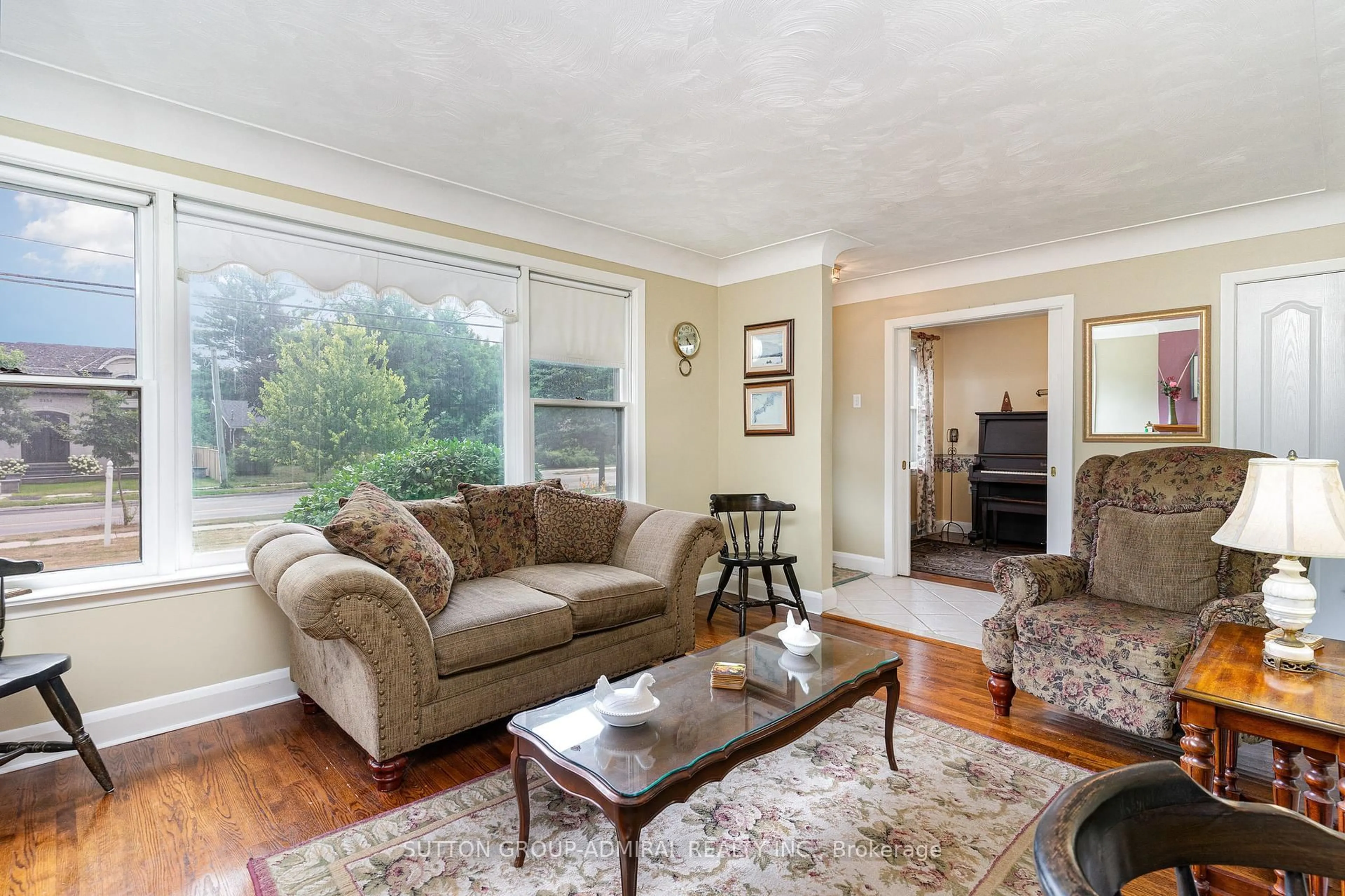 Living room with furniture, wood/laminate floor for 2455 Rebecca St, Oakville Ontario L6L 2B1