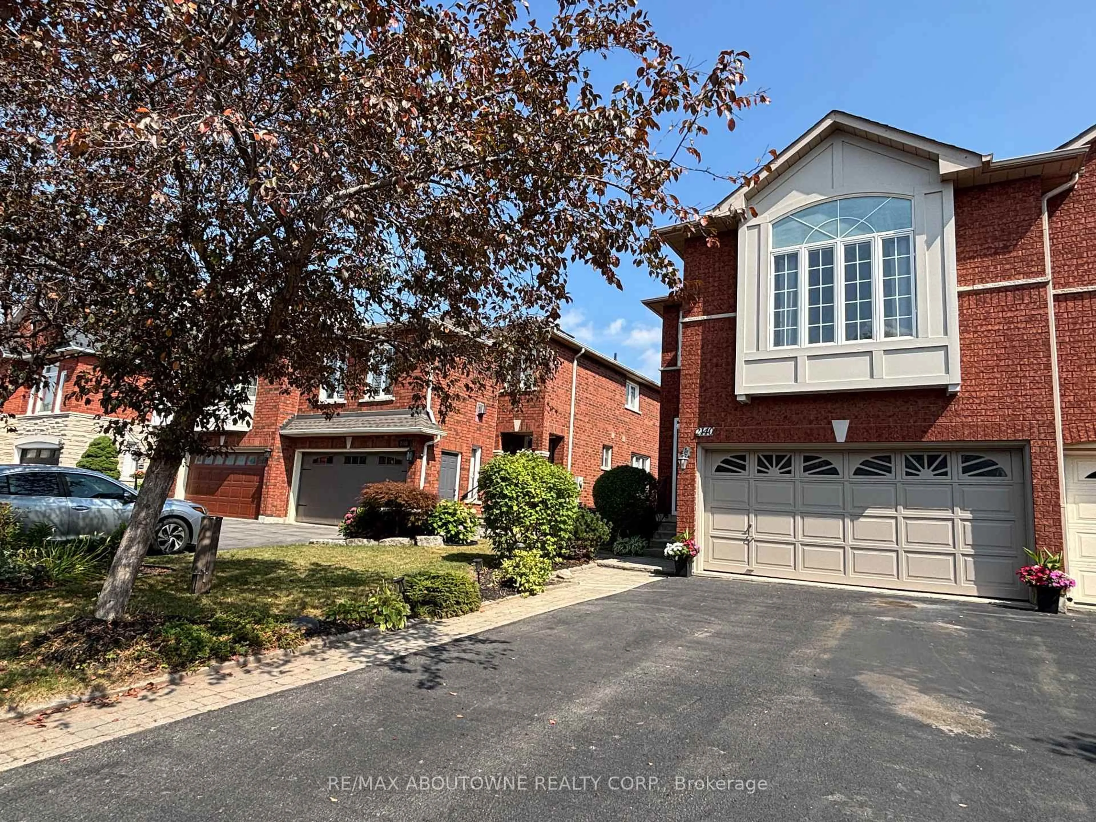 Home with brick exterior material, street for 2140 GLENHAMPTON Rd, Oakville Ontario L6M 3X1