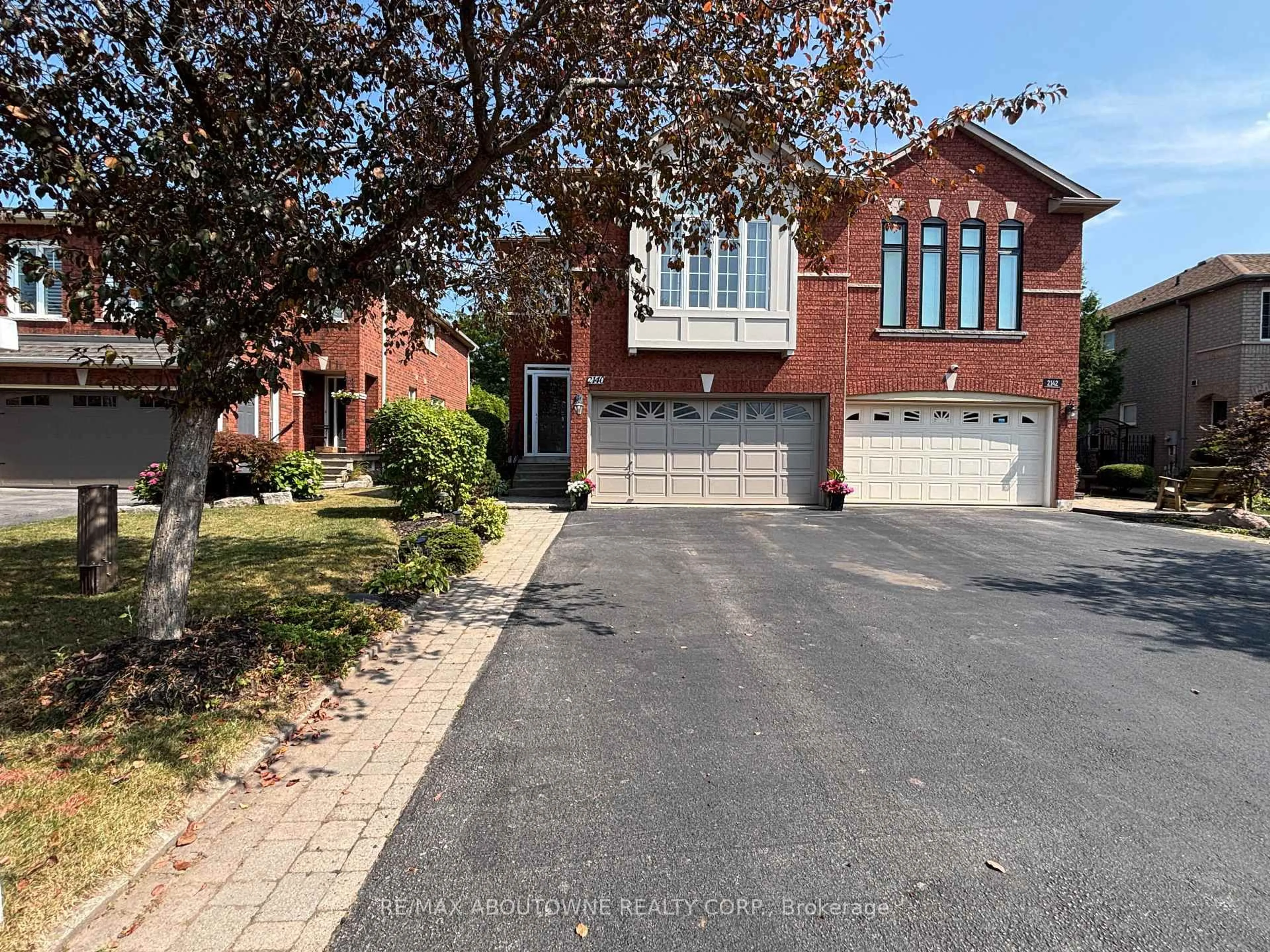 Home with brick exterior material, street for 2140 GLENHAMPTON Rd, Oakville Ontario L6M 3X1