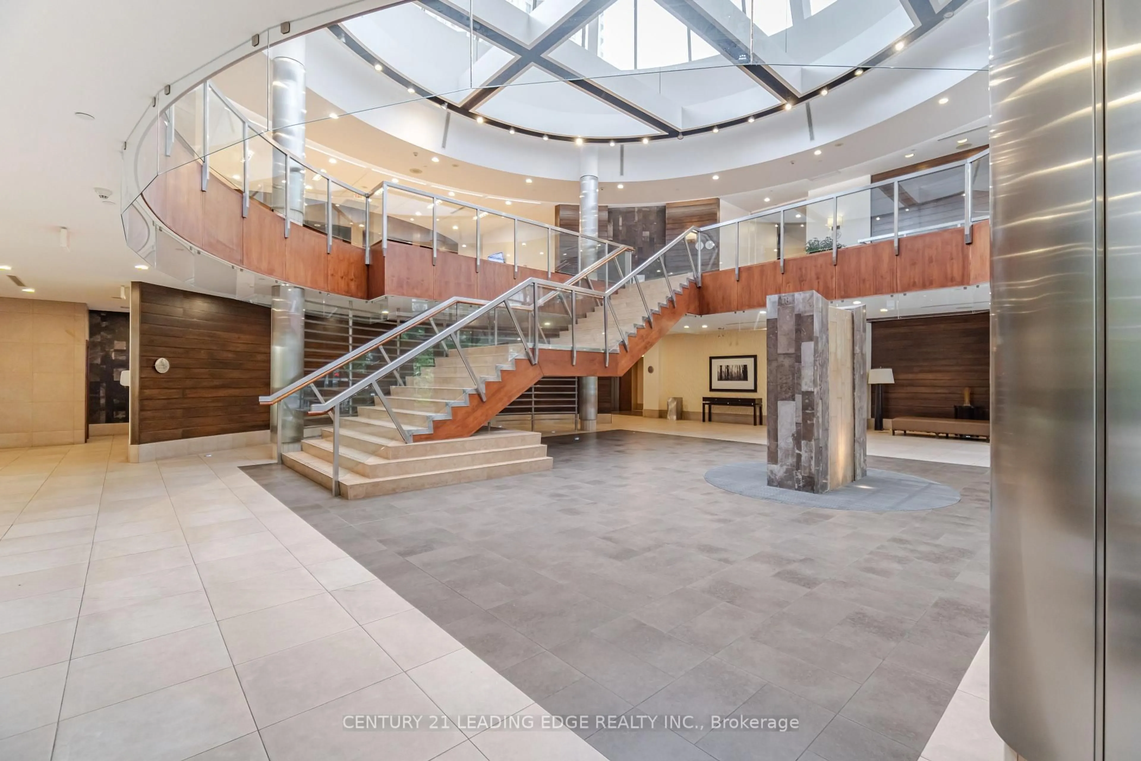Indoor foyer for 3880 Duke Of York Blvd #1609, Mississauga Ontario L5B 4M7