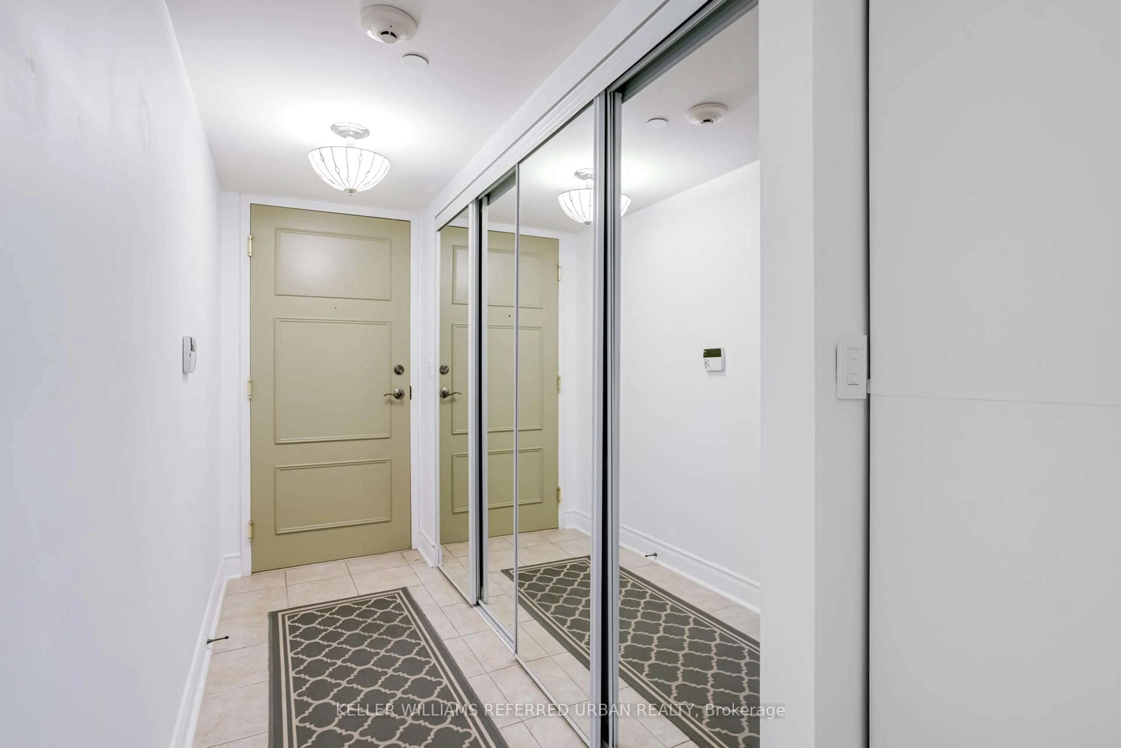 Indoor foyer for 3 Marine Parade Dr #902, Toronto Ontario M8V 3Z5