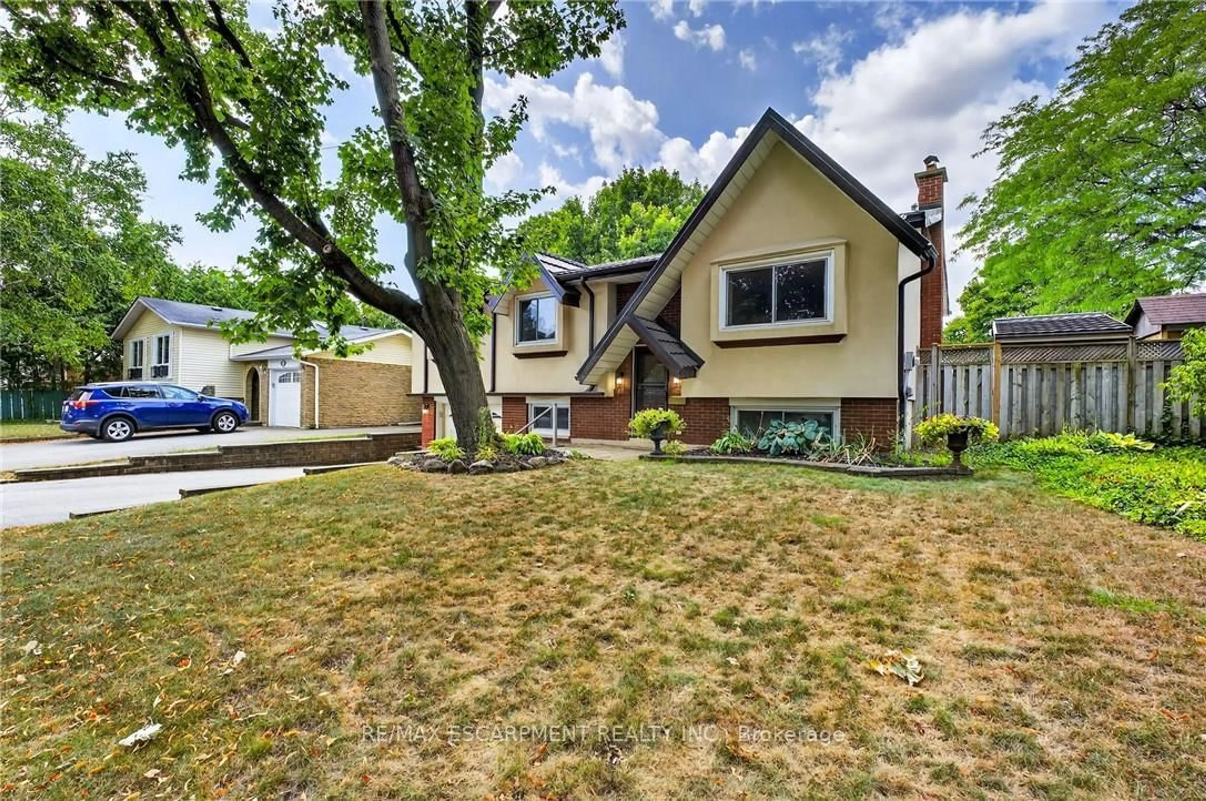Home with vinyl exterior material, street for 2479 Bridge Rd, Oakville Ontario L6L 2H3