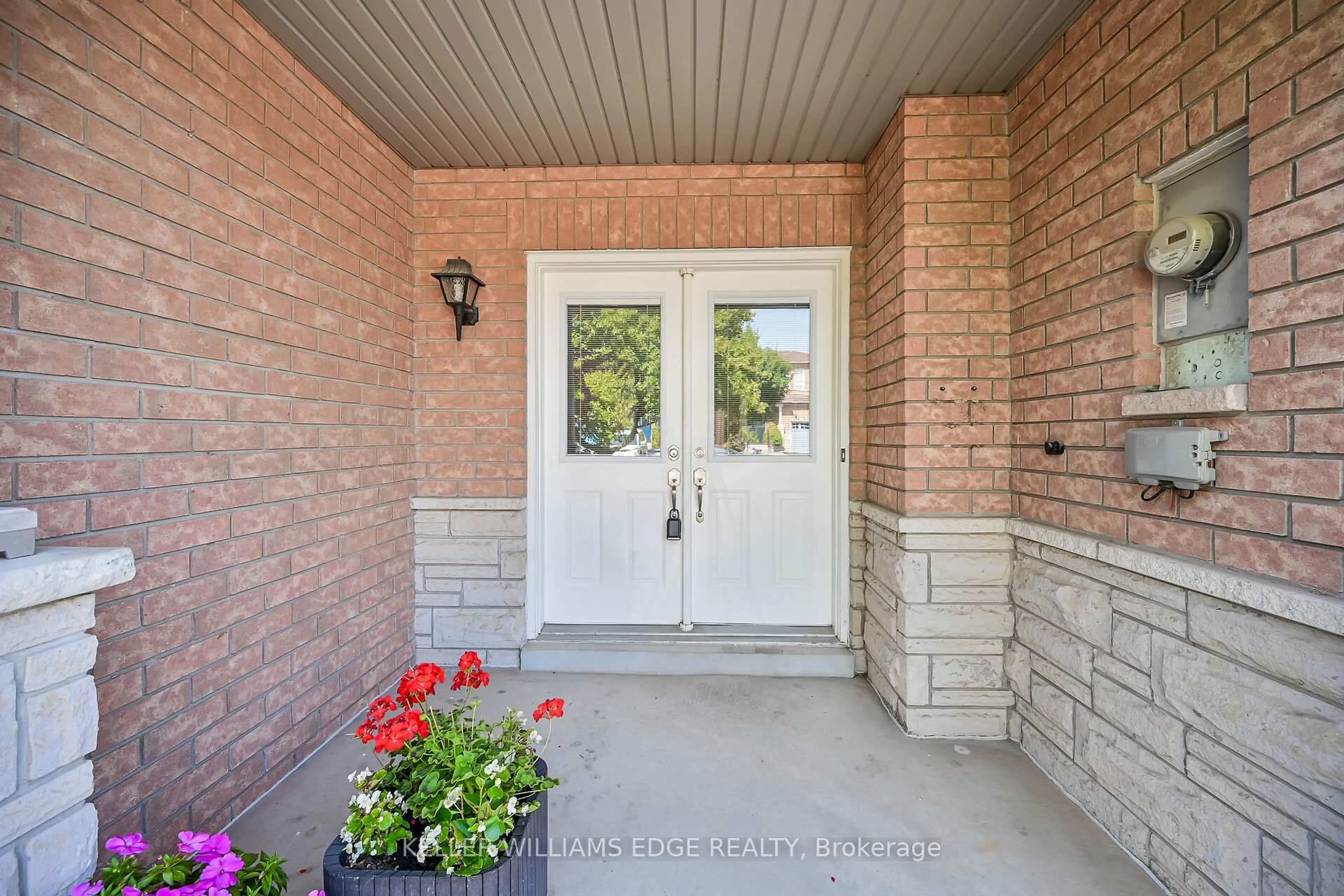 Indoor entryway for 5648 Evelyn Lane, Burlington Ontario L7L 6X1