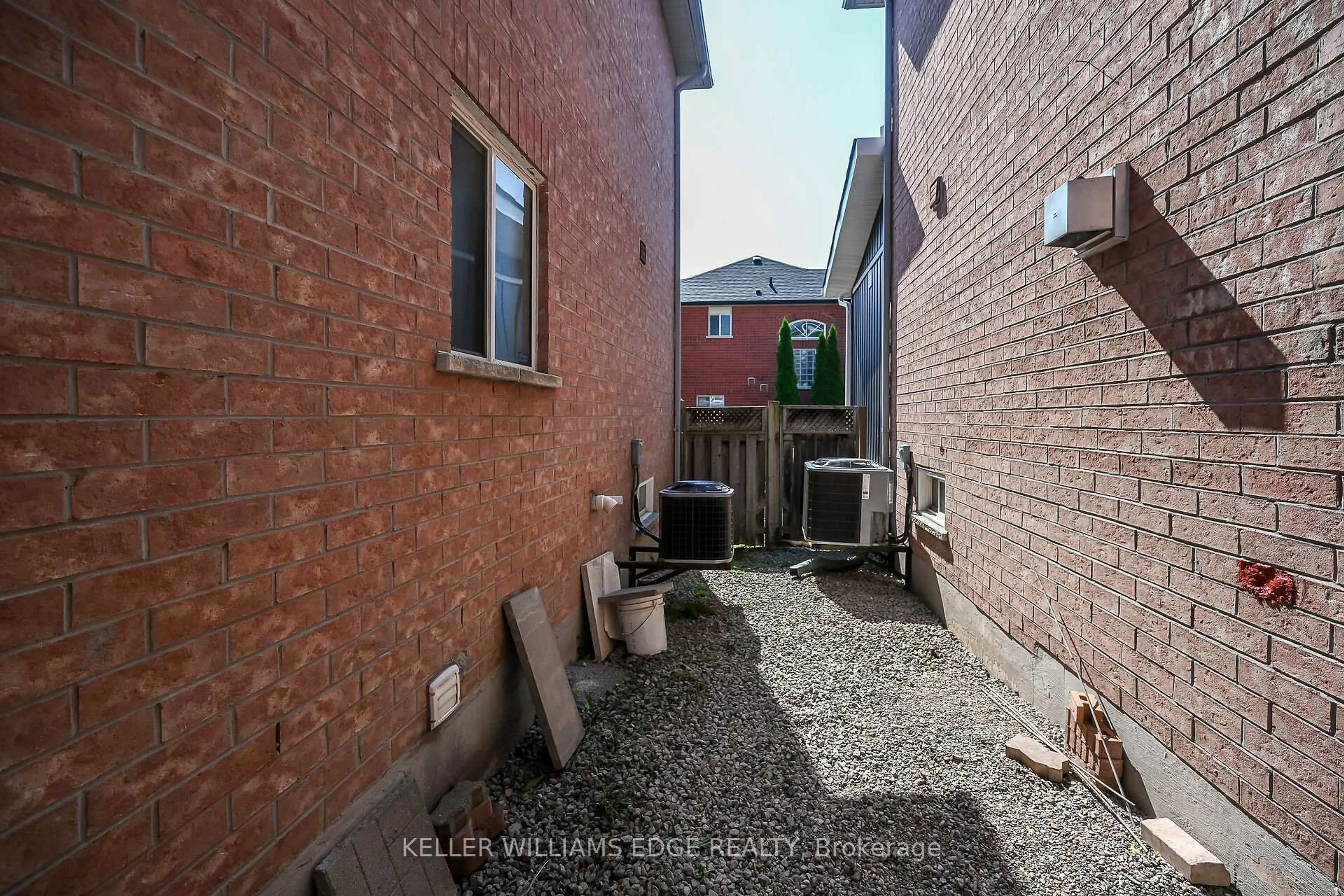 Patio, street for 5648 Evelyn Lane, Burlington Ontario L7L 6X1