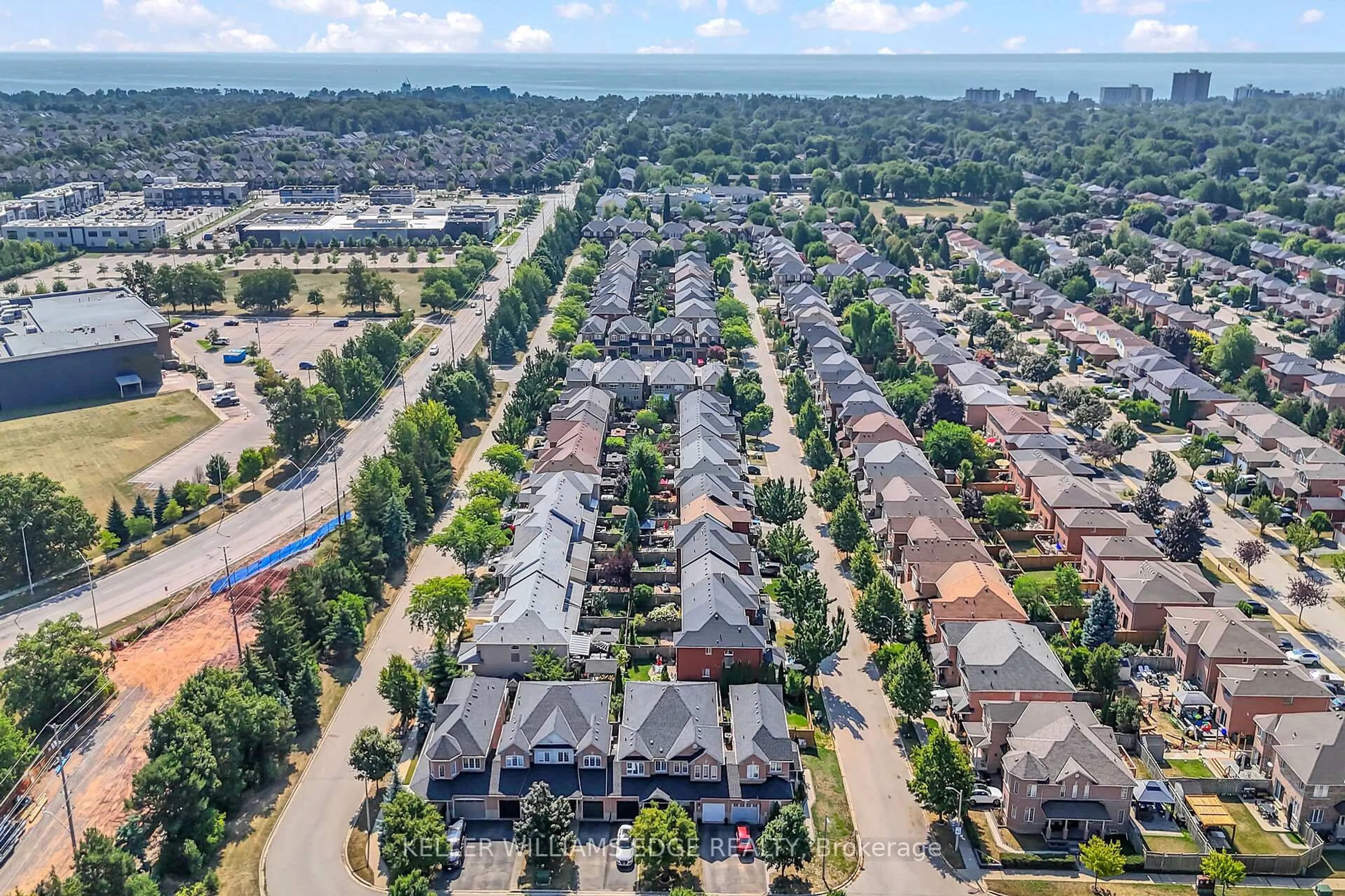 A pic from outside/outdoor area/front of a property/back of a property/a pic from drone, street for 5648 Evelyn Lane, Burlington Ontario L7L 6X1