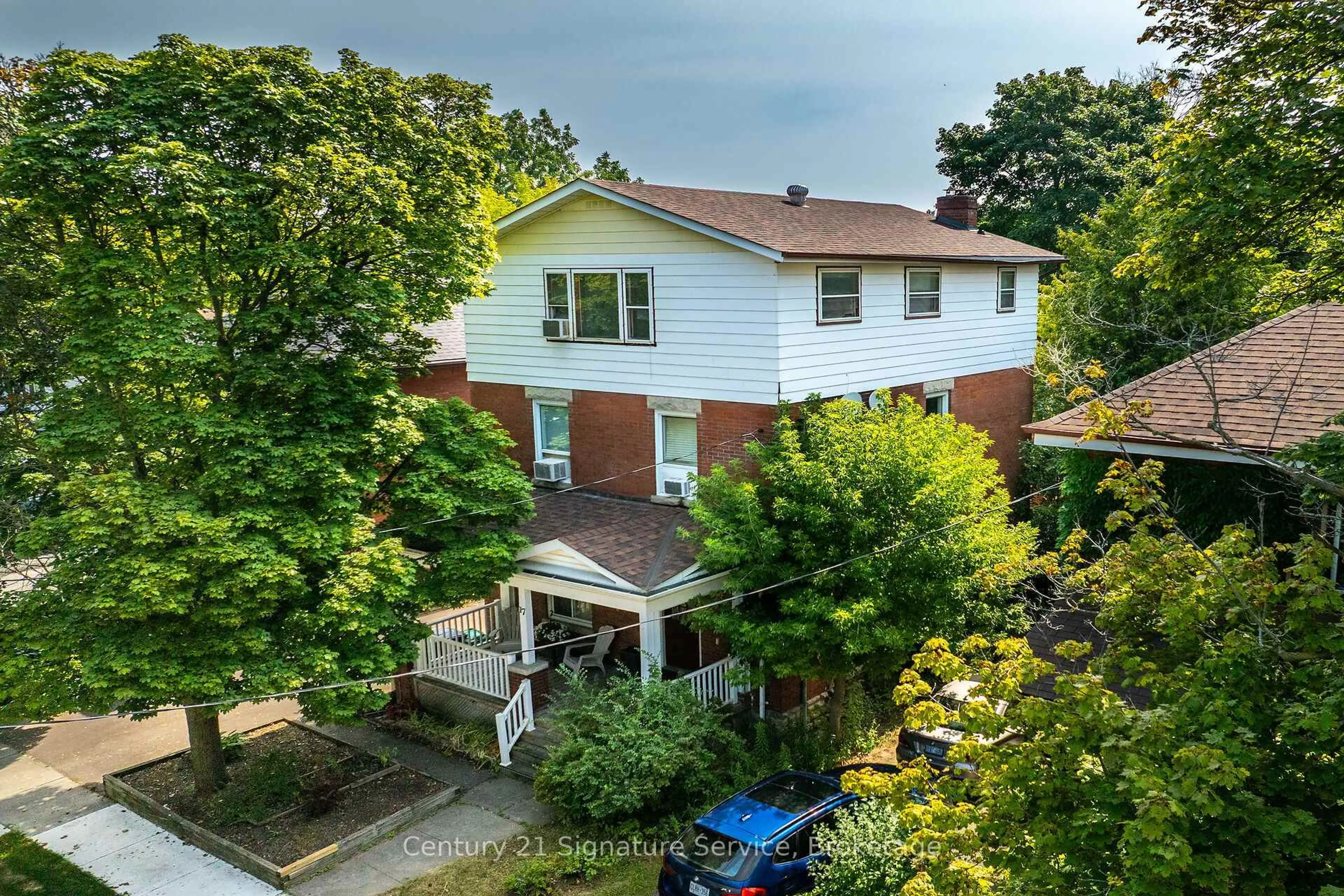 A pic from outside/outdoor area/front of a property/back of a property/a pic from drone, street for 17 Fleming Ave, Brampton Ontario L6Y 1J9