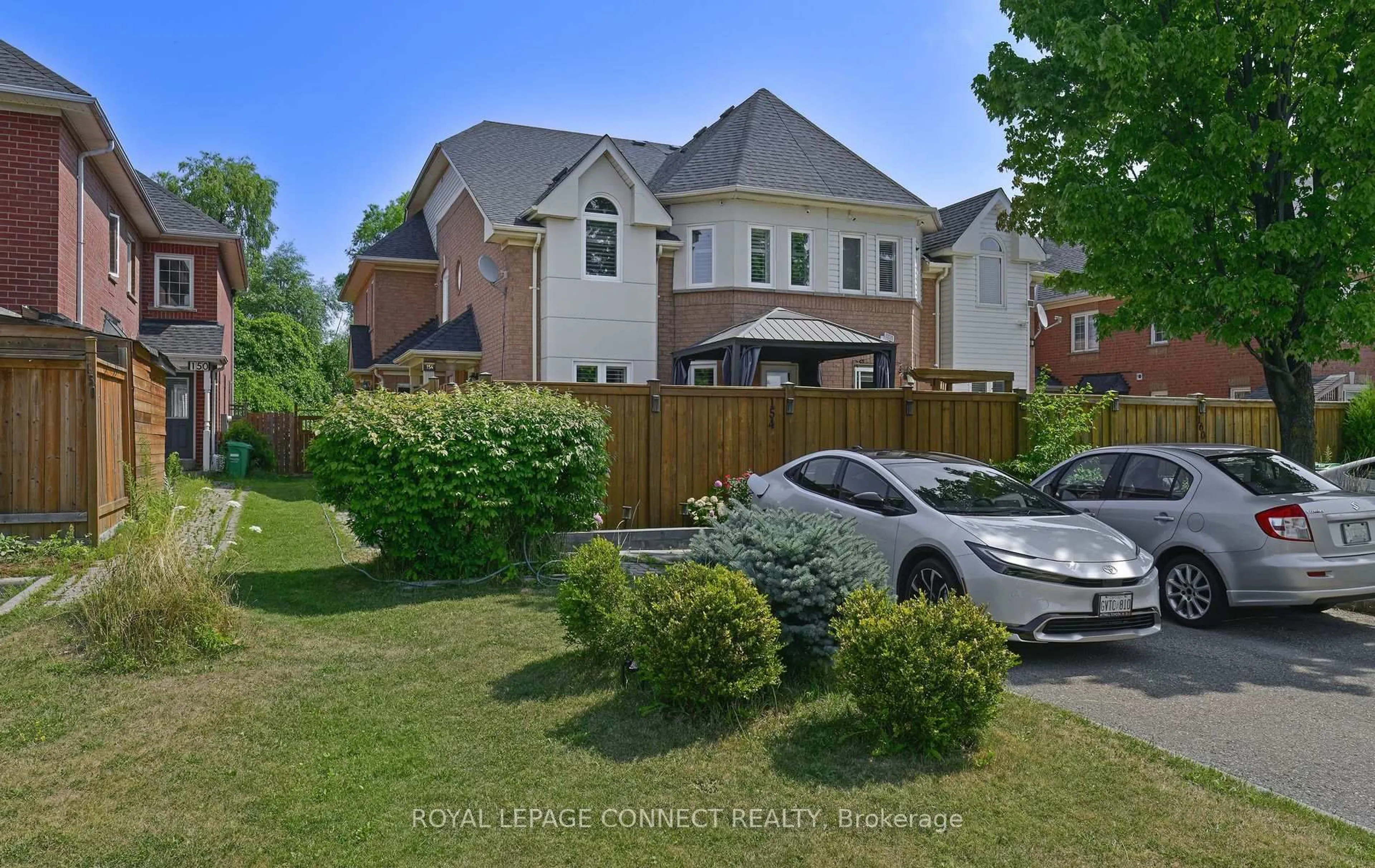 A pic from outside/outdoor area/front of a property/back of a property/a pic from drone, street for 154 Pressed Brick Dr, Brampton Ontario L6V 4K6