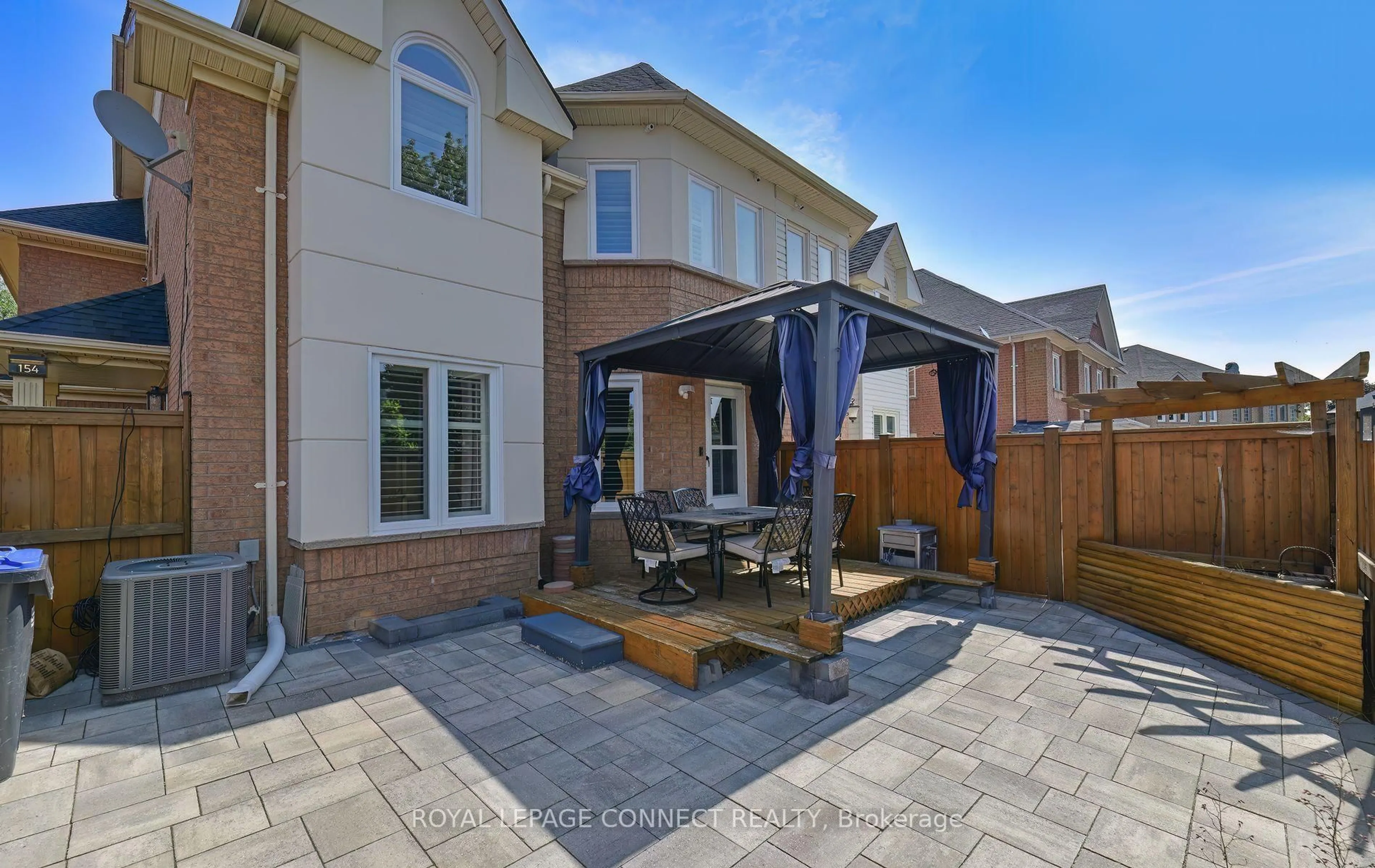 Patio, street for 154 Pressed Brick Dr, Brampton Ontario L6V 4K6