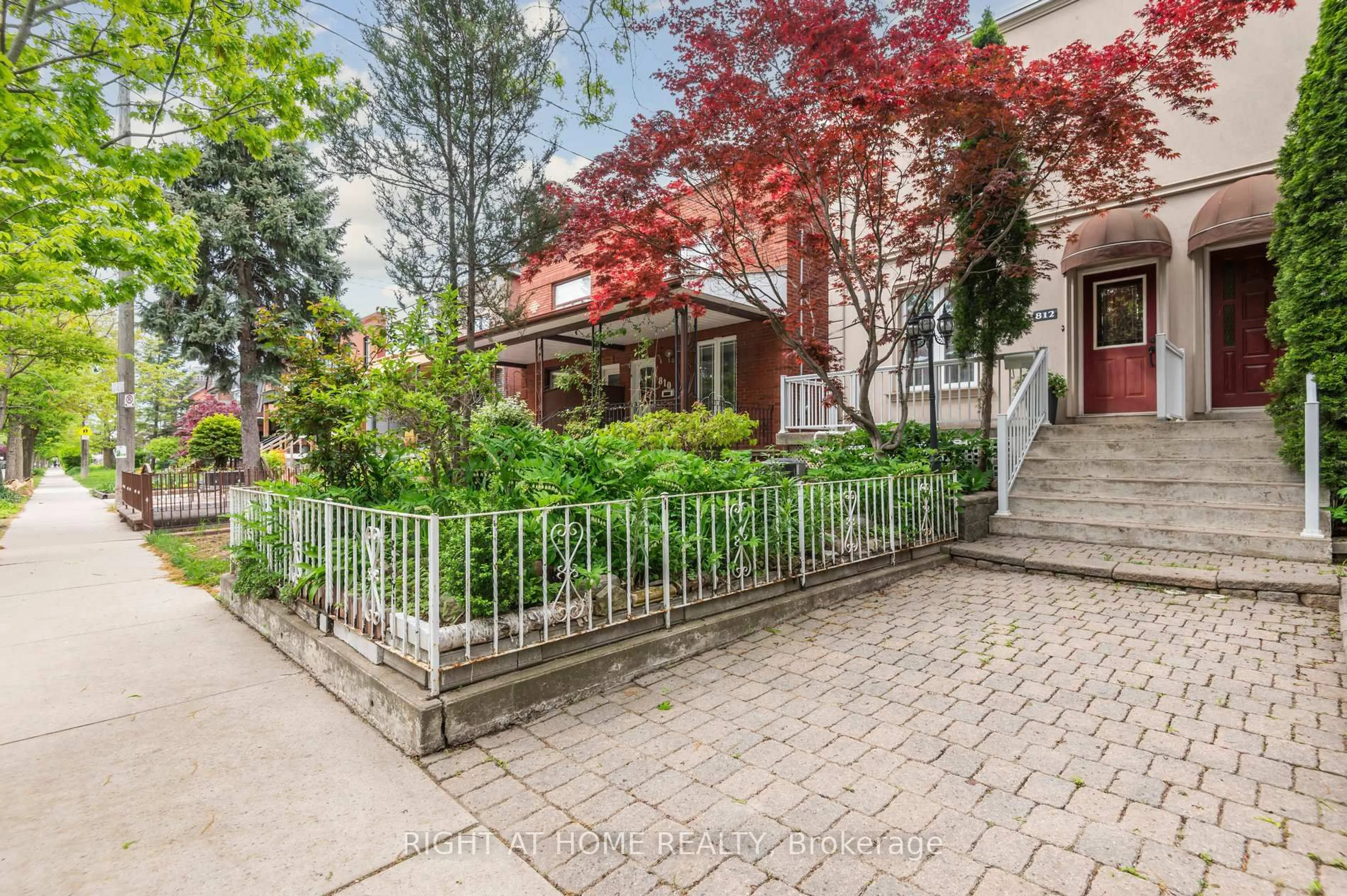 Patio, street for 812 Gladstone Ave, Toronto Ontario M6H 3J6