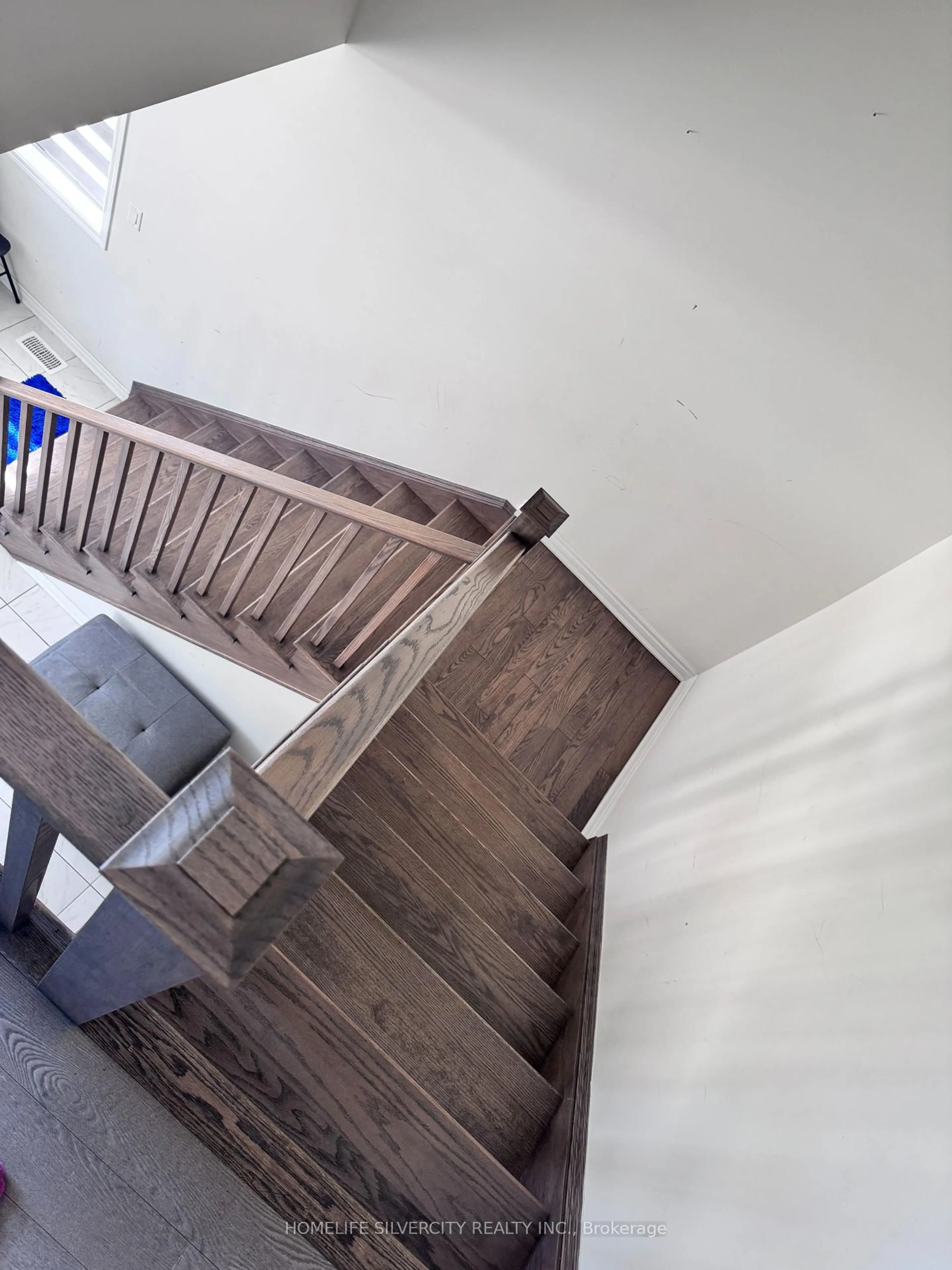 Stairs for 24 Eberly Wood, Caledon Ontario L7A 0H1