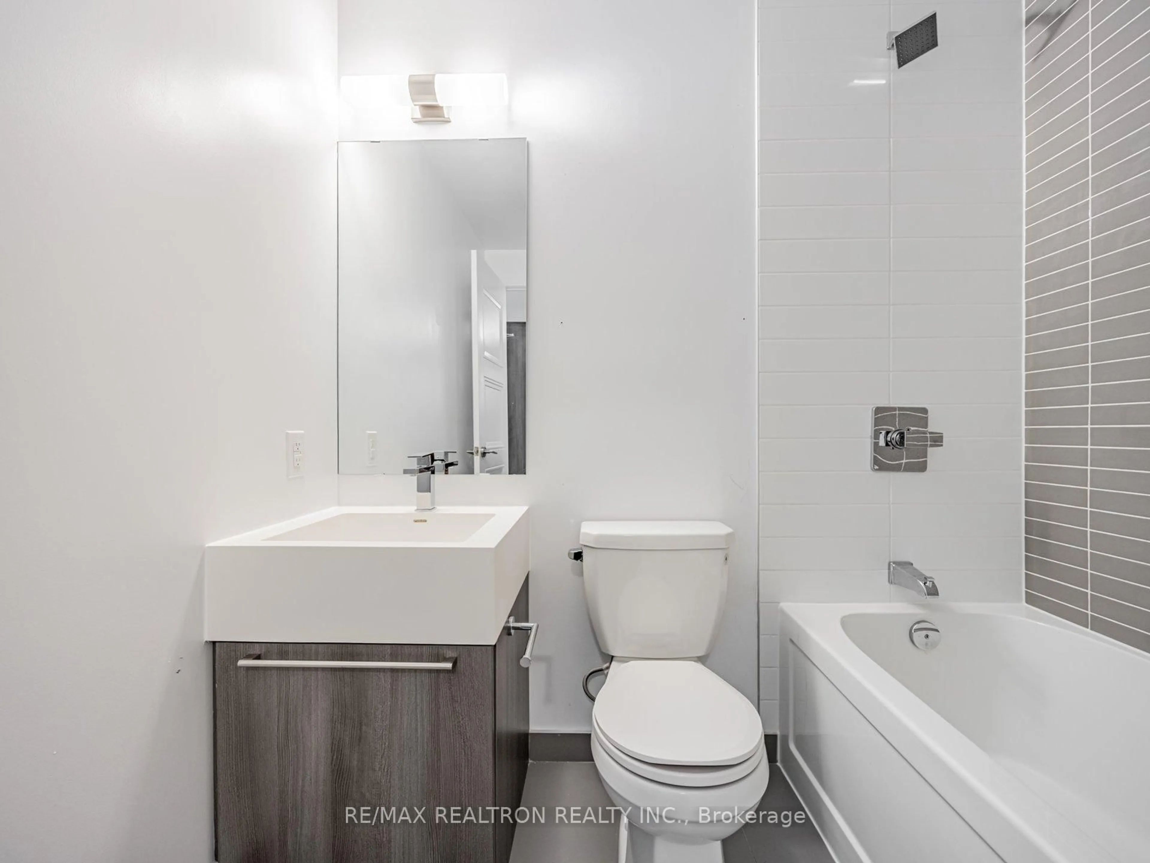 Standard bathroom, unknown for 25 Neighbourhood Lane #205, Toronto Ontario M8Y 0C4