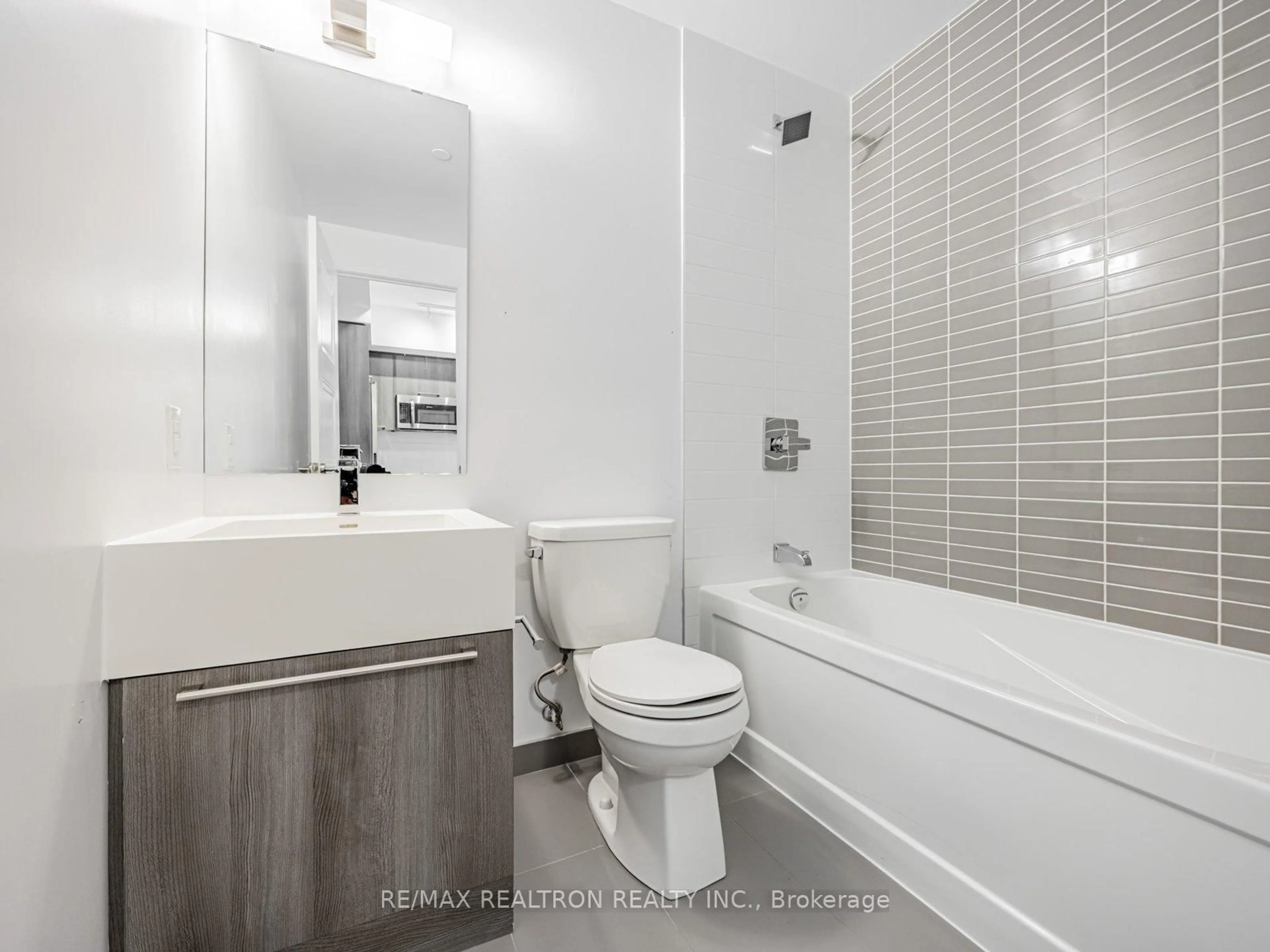 Standard bathroom, ceramic/tile floor for 25 Neighbourhood Lane #205, Toronto Ontario M8Y 0C4