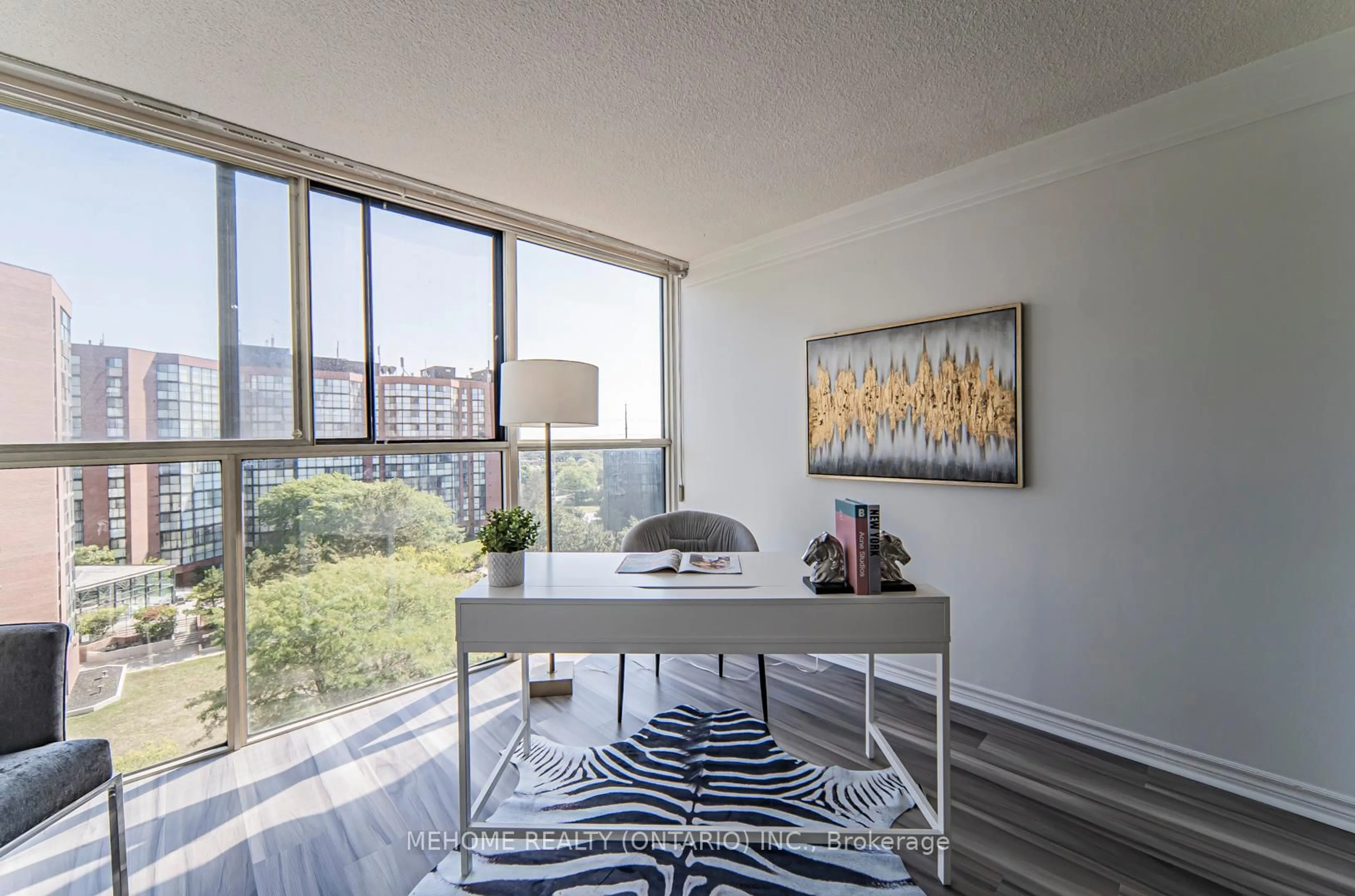 A pic of a room for 2091 Hurontario St #810, Mississauga Ontario L5A 4E6