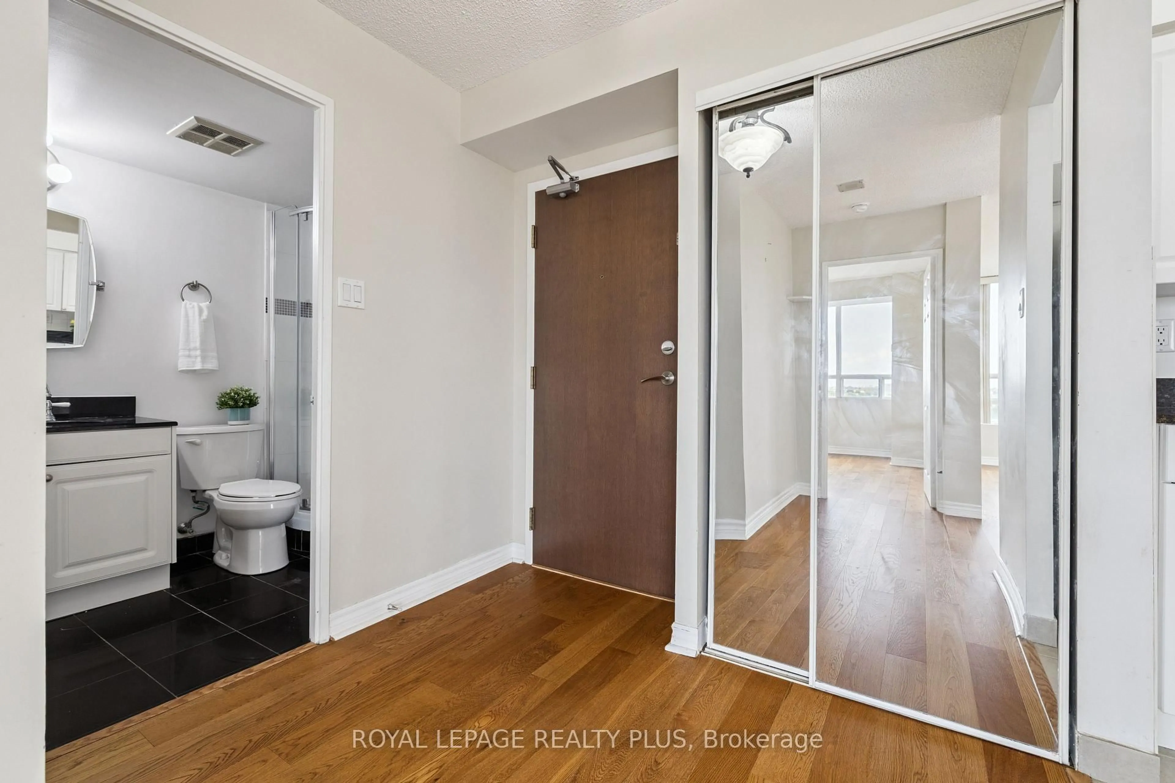Indoor entryway for 50 Kingsbridge Garden Circ #712, Mississauga Ontario L5R 1Y2