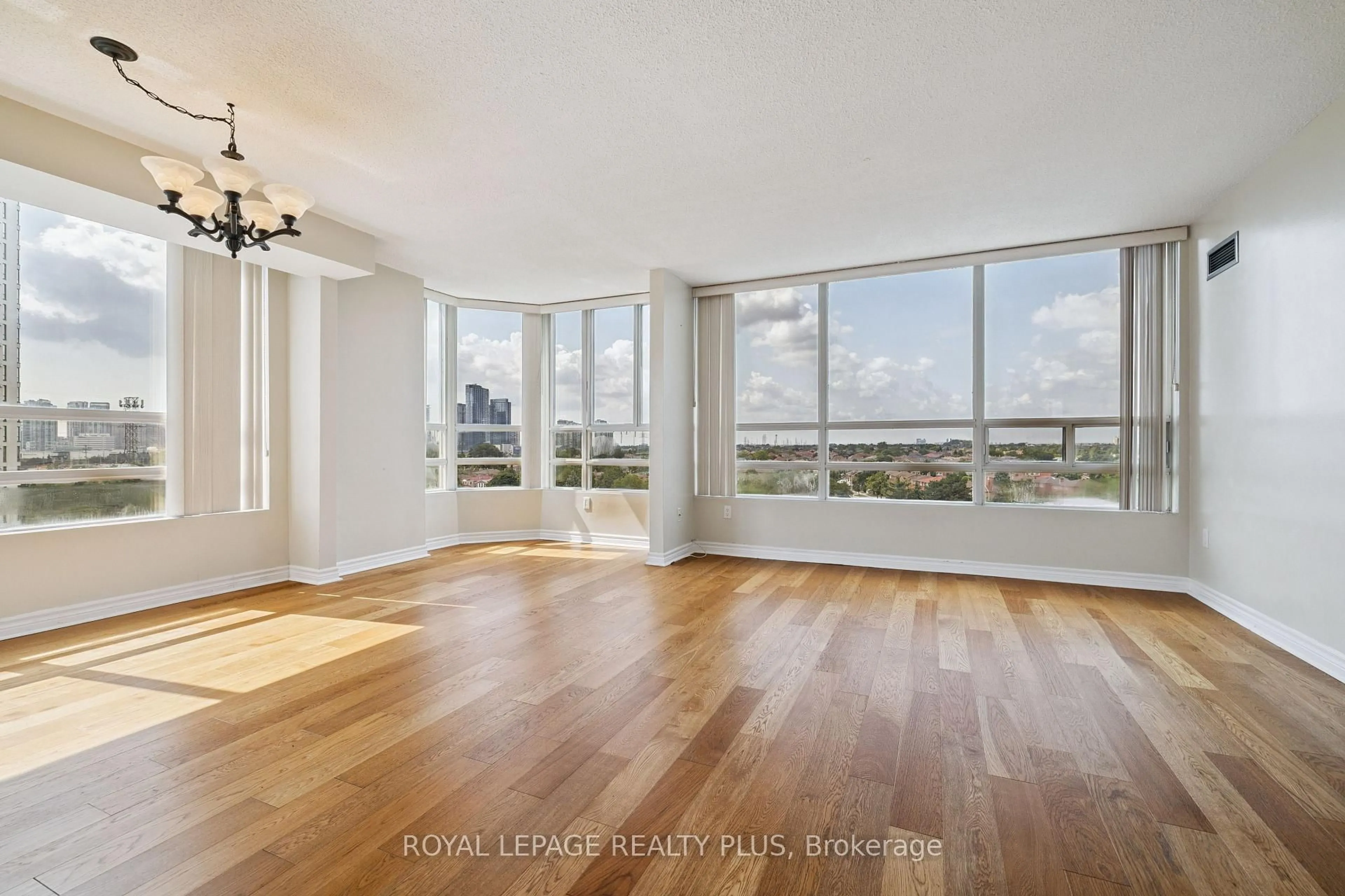 A pic of a room for 50 Kingsbridge Garden Circ #712, Mississauga Ontario L5R 1Y2