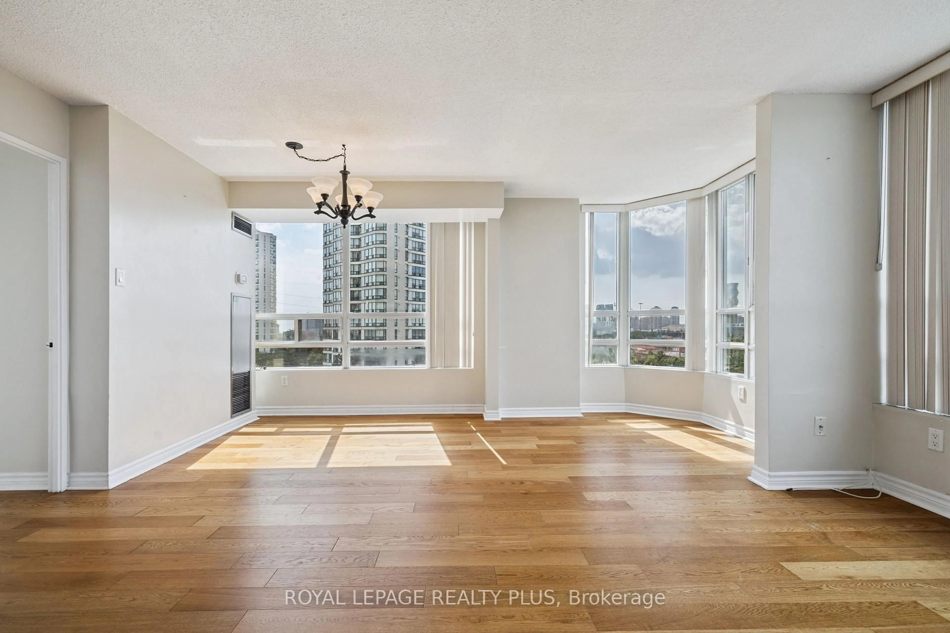 A pic of a room for 50 Kingsbridge Garden Circ #712, Mississauga Ontario L5R 1Y2