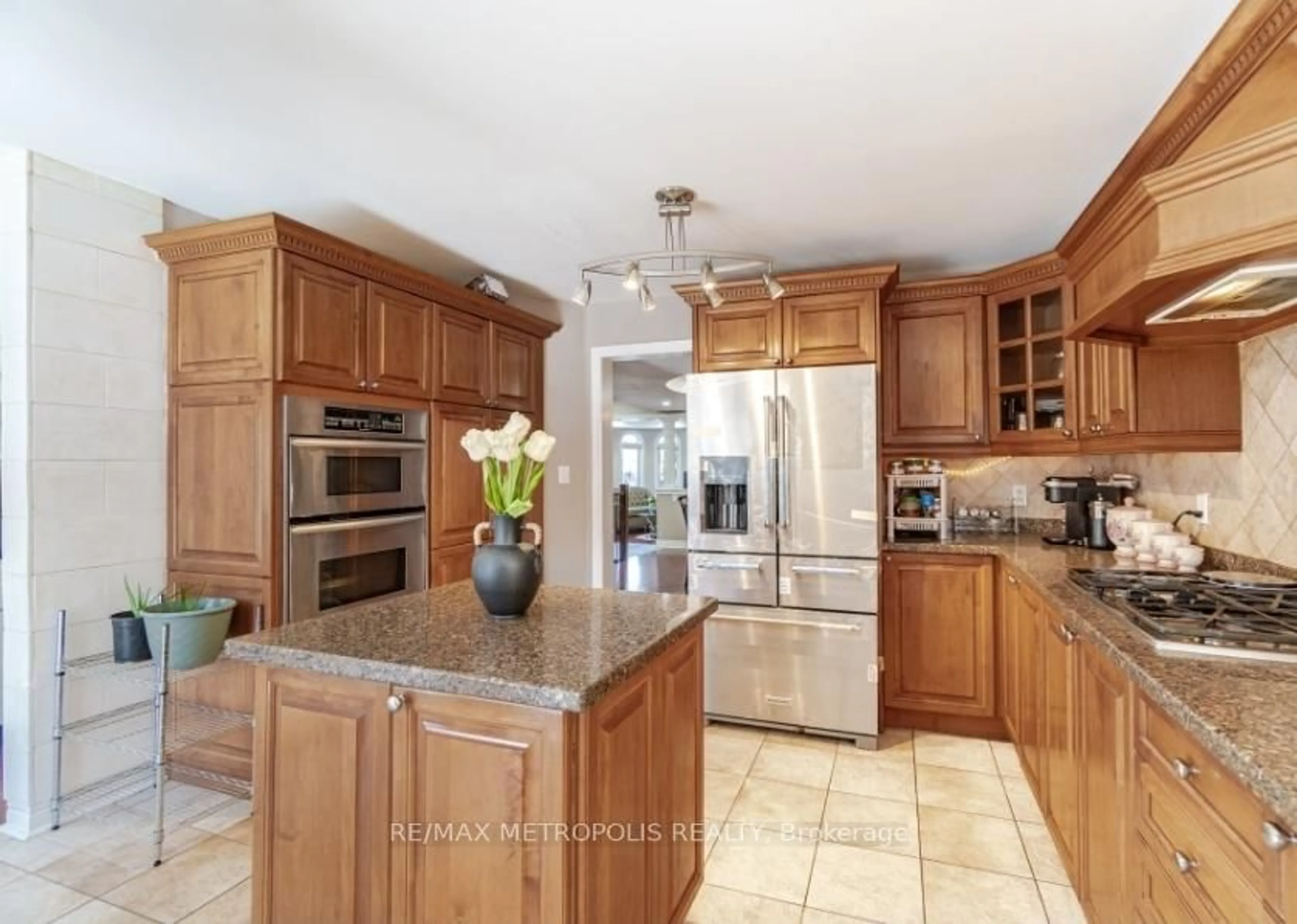 Open concept kitchen, ceramic/tile floor for 34 Forsyth Cres, Halton Hills Ontario L7G 6G3