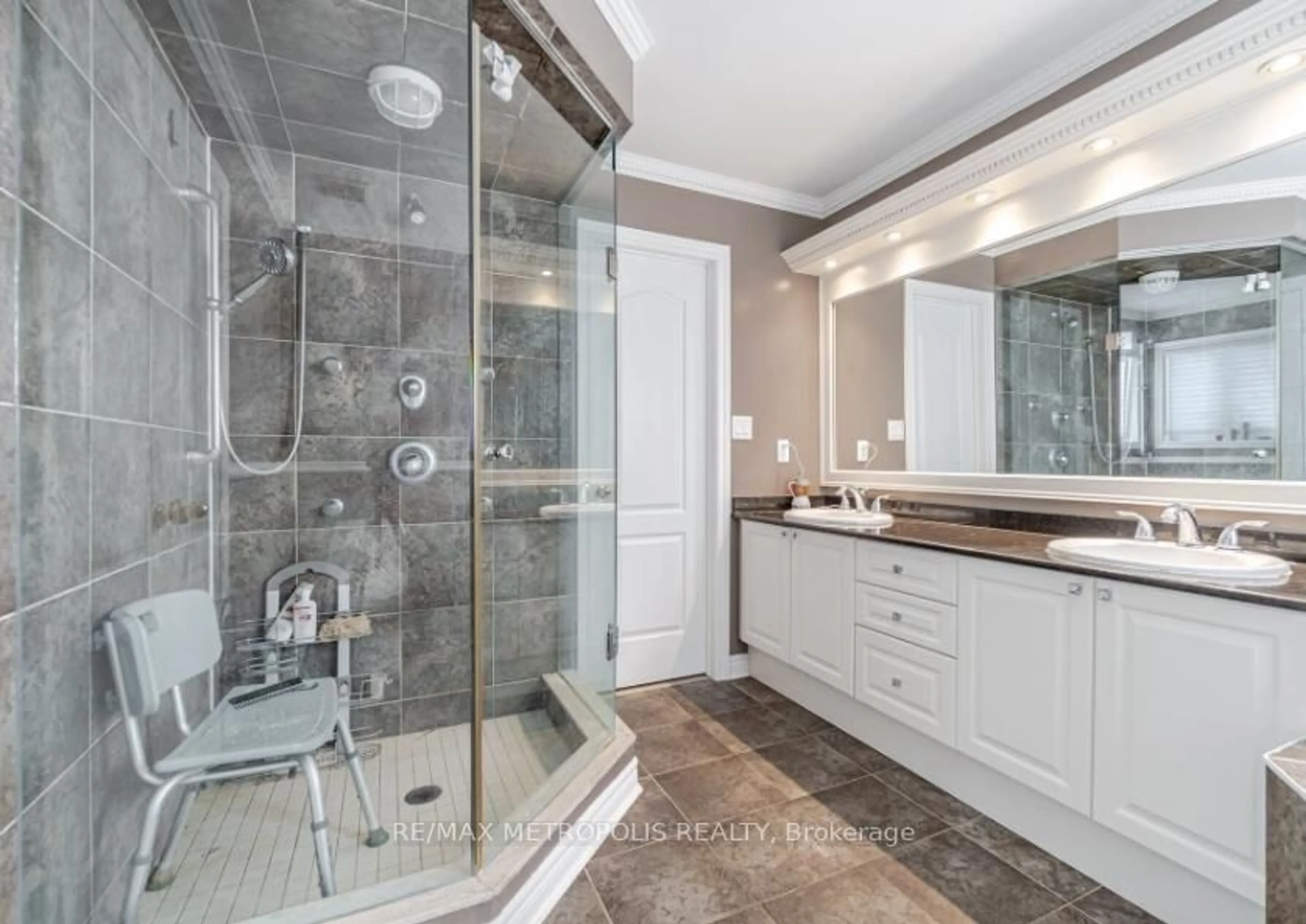 Contemporary bathroom, ceramic/tile floor for 34 Forsyth Cres, Halton Hills Ontario L7G 6G3