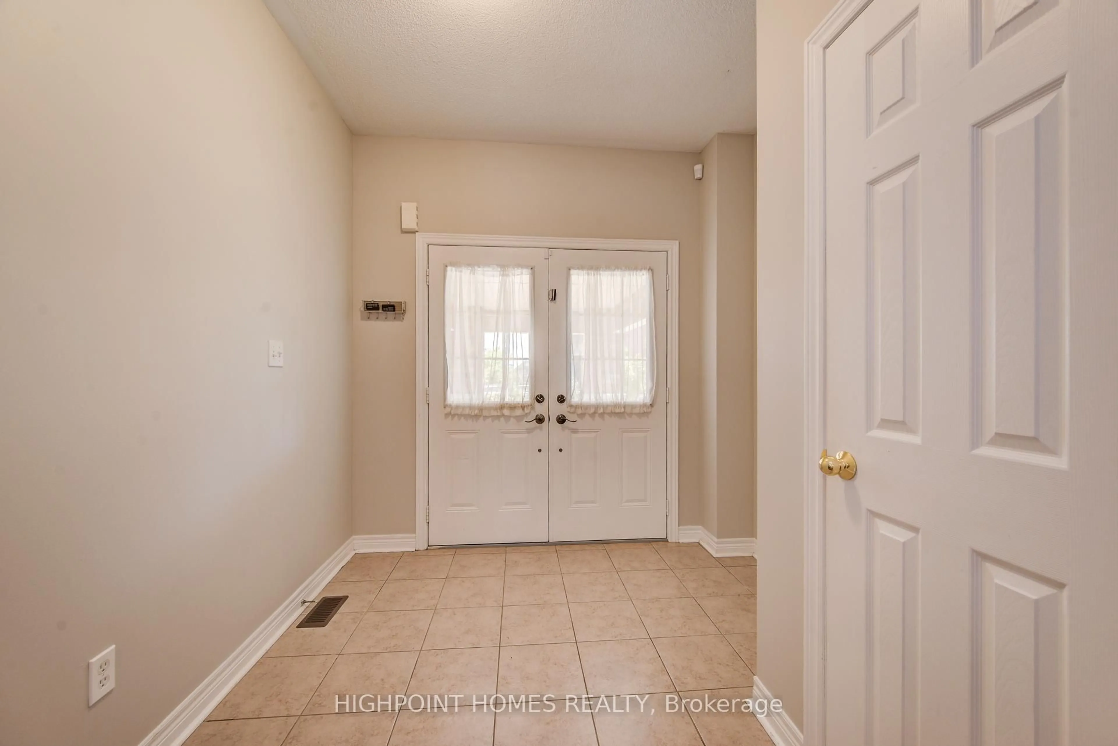 Indoor entryway for 411 Cedric Terr, Milton Ontario L9T 7T9