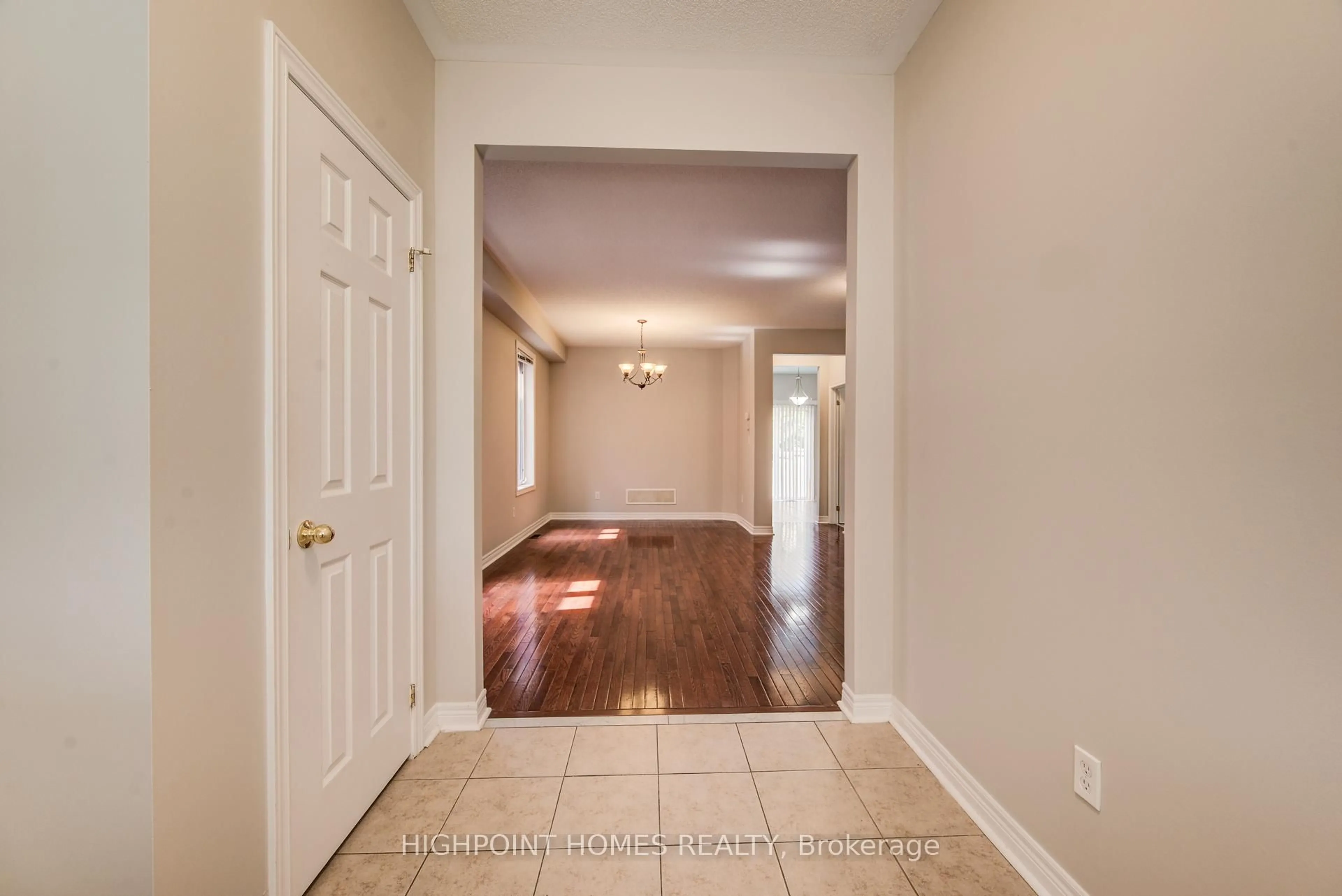 Indoor entryway for 411 Cedric Terr, Milton Ontario L9T 7T9