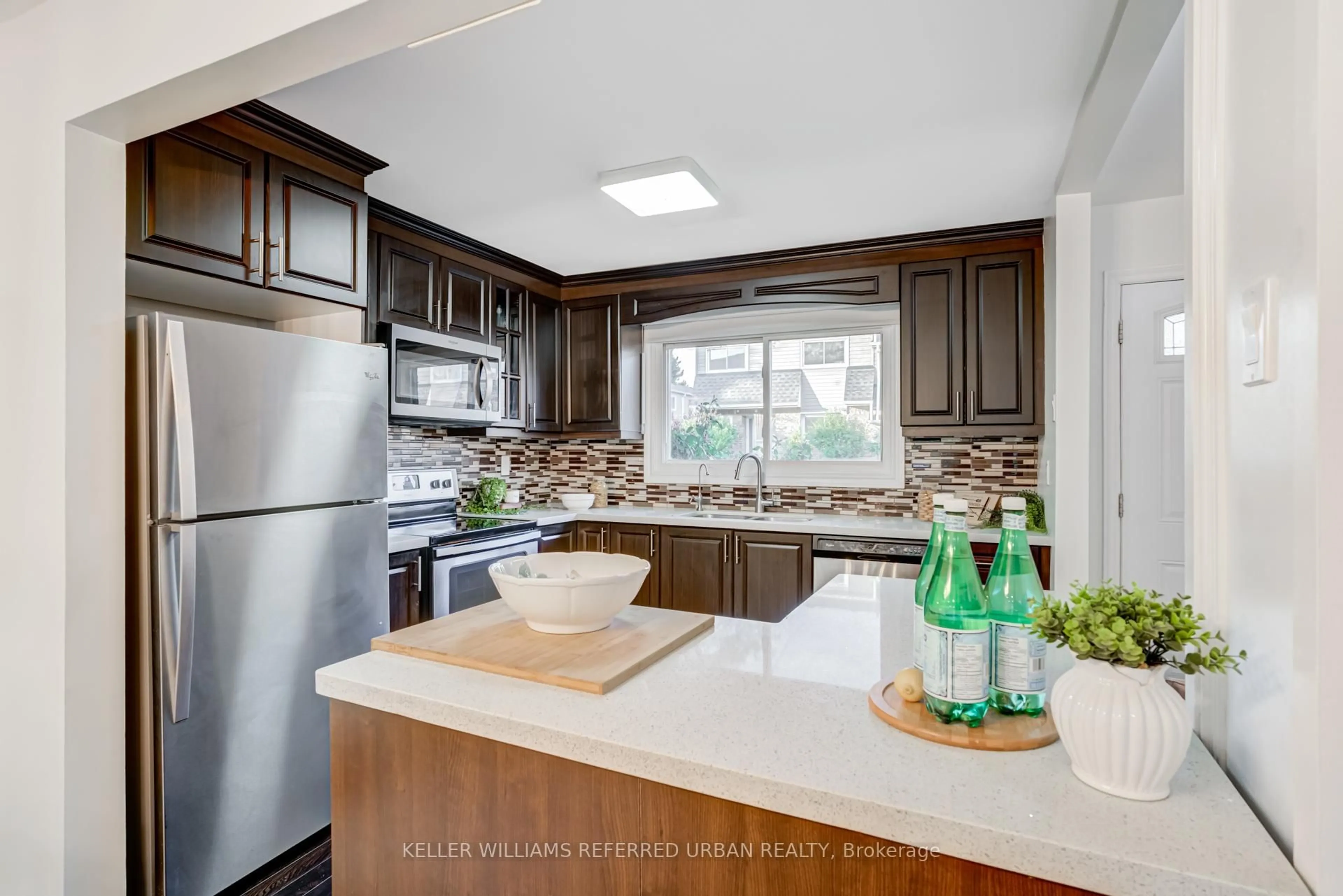 Open concept kitchen, ceramic/tile floor for 2050 Upper Middle Rd #26, Burlington Ontario L7P 3R9