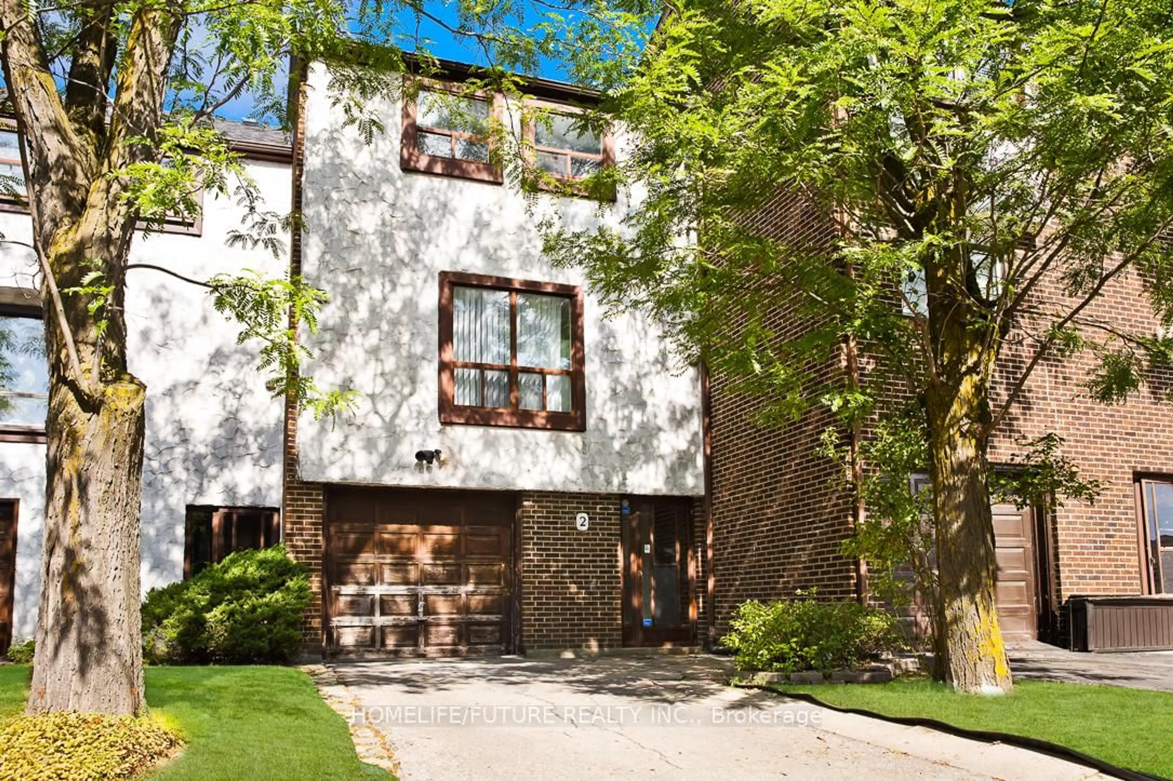 Home with brick exterior material, street for 4020 Brandon Gate Dr #2, Mississauga Ontario L4T 3W8