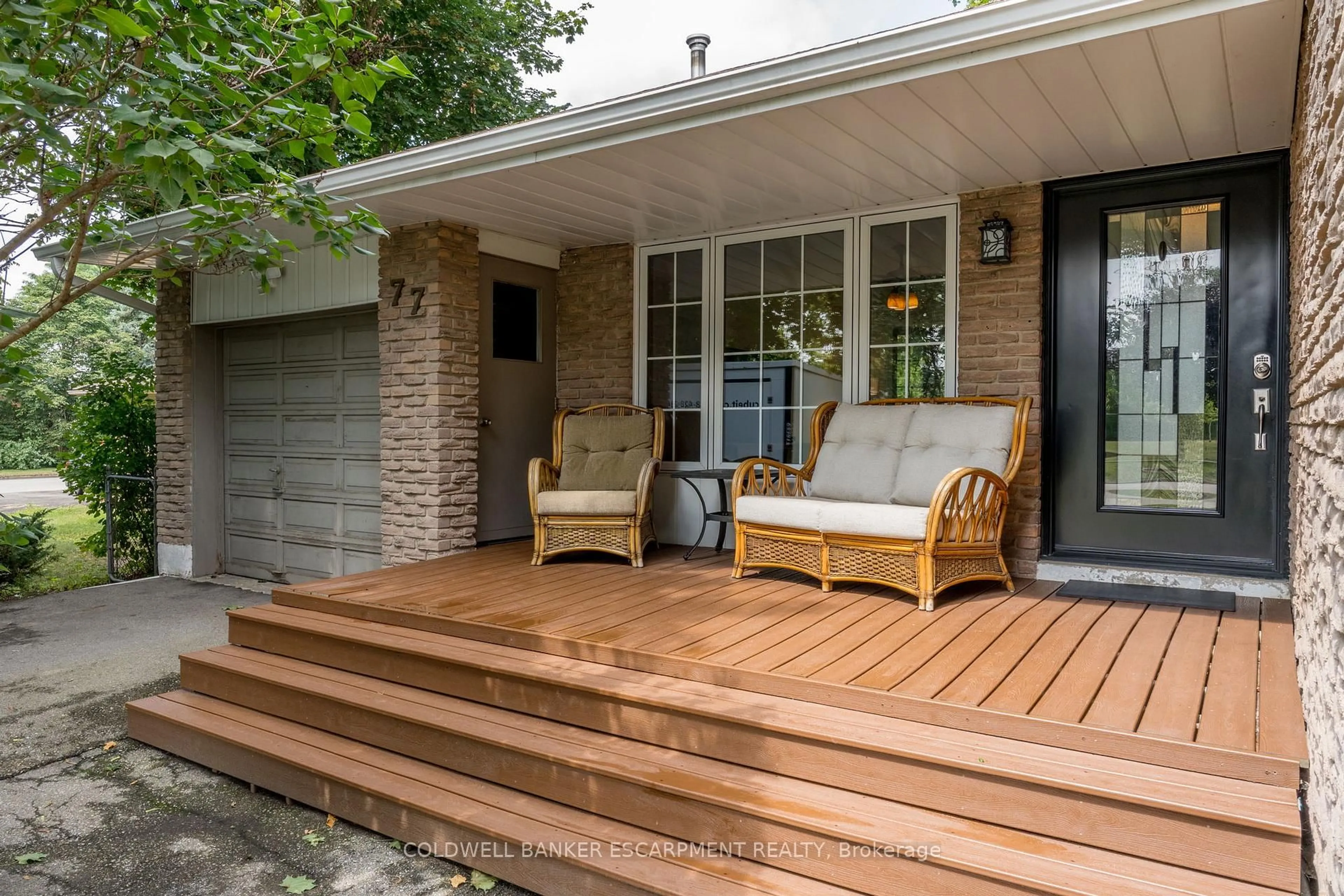 Patio, street for 77 Elizabeth Dr, Halton Hills Ontario L7J 1B4