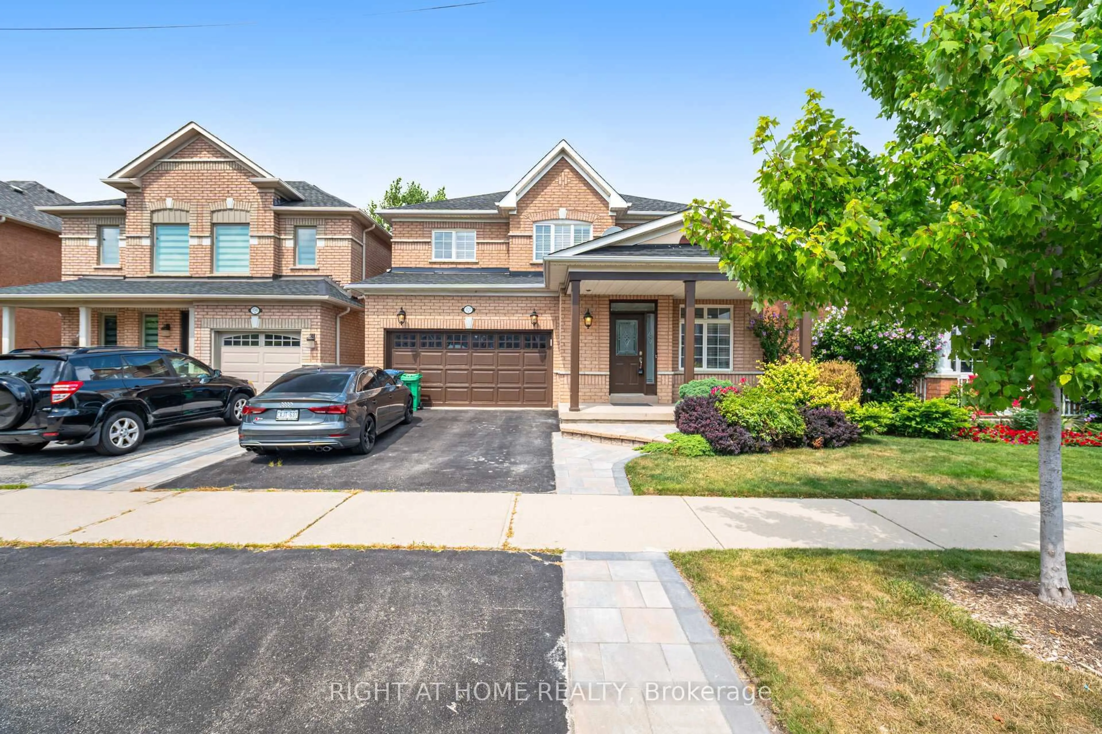 Home with brick exterior material, street for 3737 Brinwood Gate, Mississauga Ontario L5M 7G9