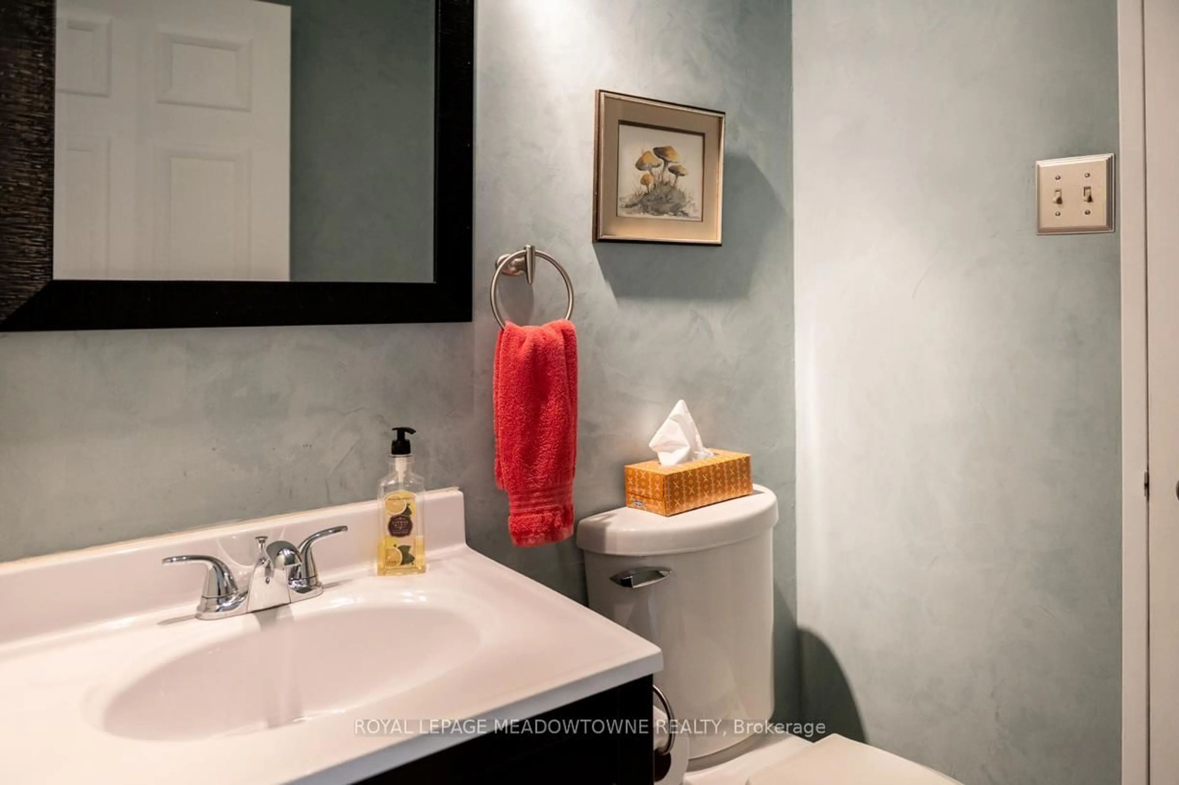 Standard bathroom, ceramic/tile floor for 2155 Burnhamthorpe Rd #902, Mississauga Ontario L5L 5P4