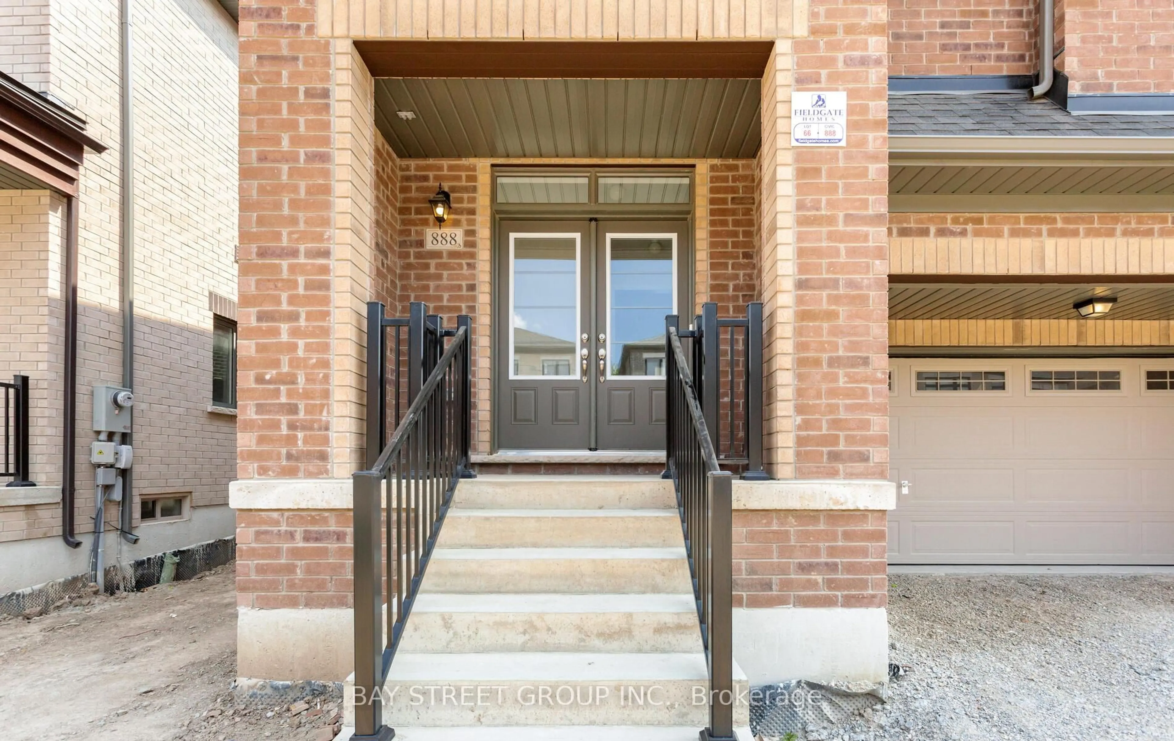 Indoor entryway for 888 Apple Terr, Milton Ontario L9T 7E7