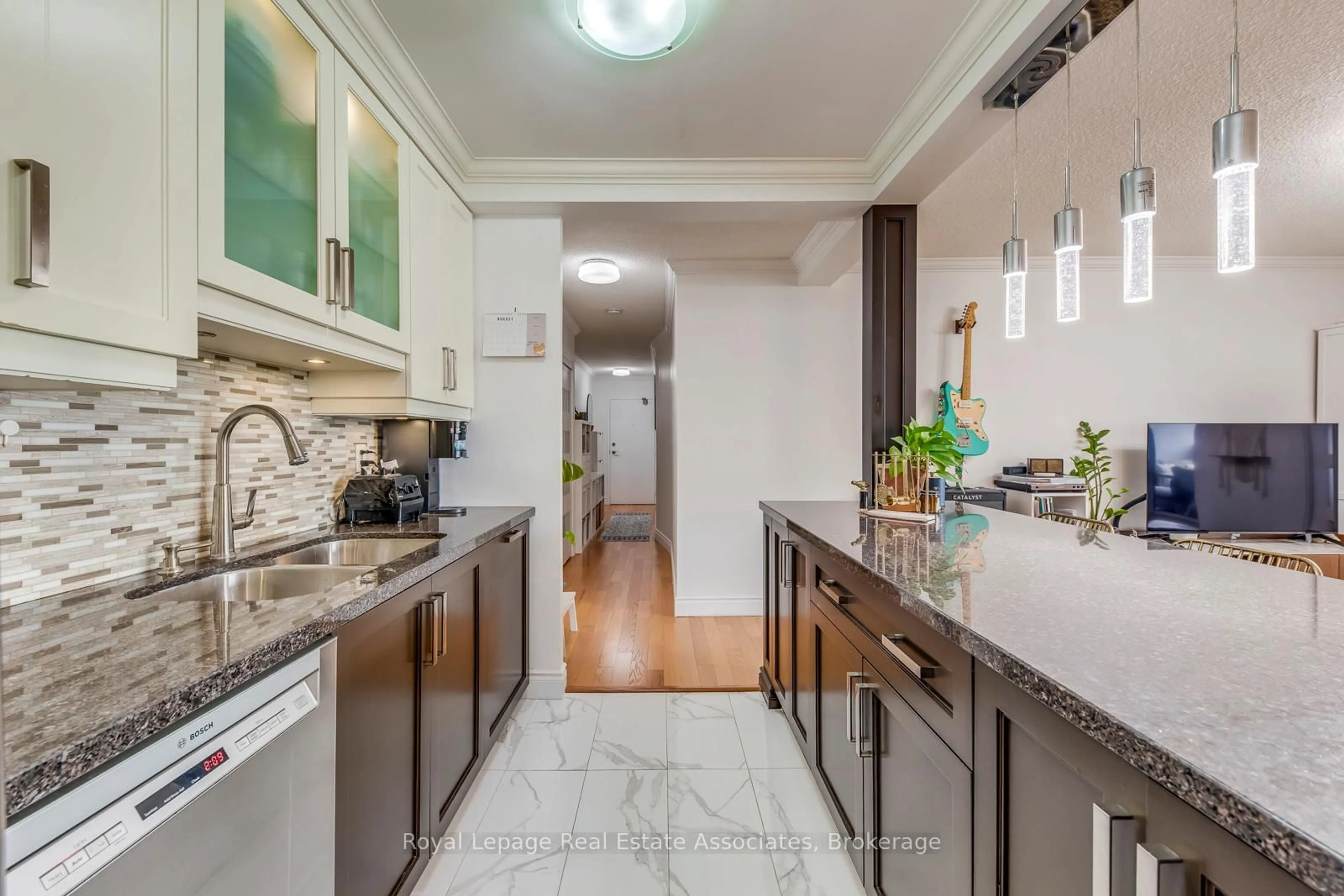 Unknown for 1535 Lakeshore Rd #308, Mississauga Ontario L5E 3E2