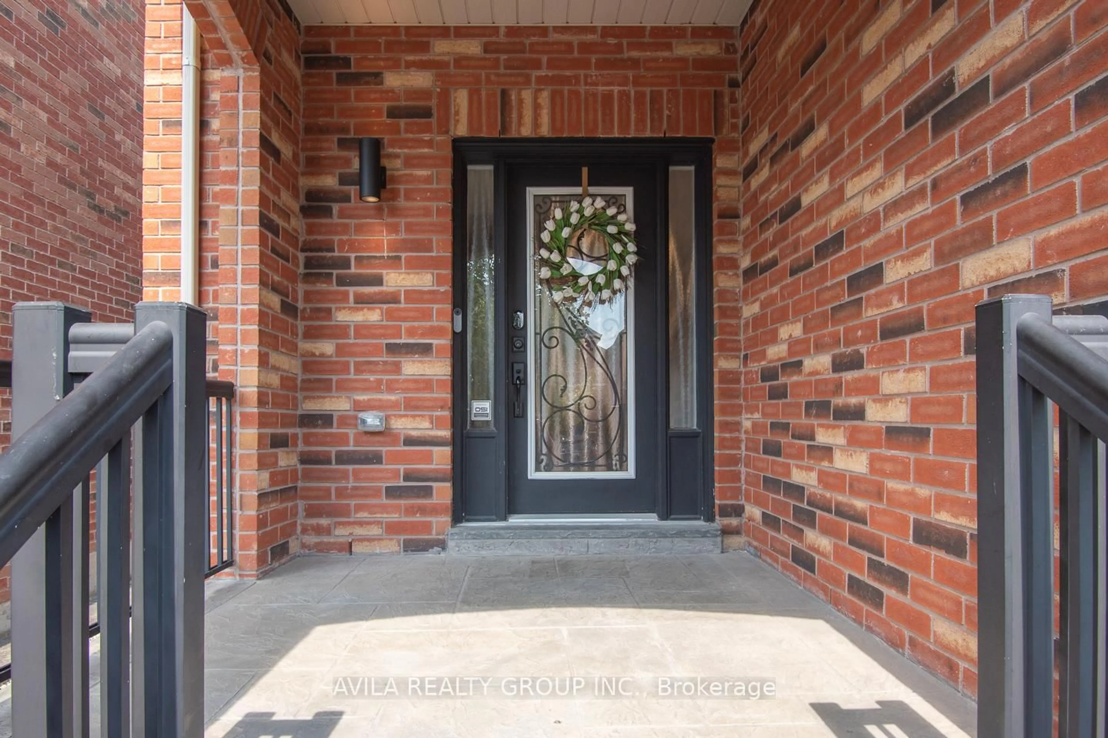 Indoor entryway for 319 Bessborough Dr, Milton Ontario L9T 8P5