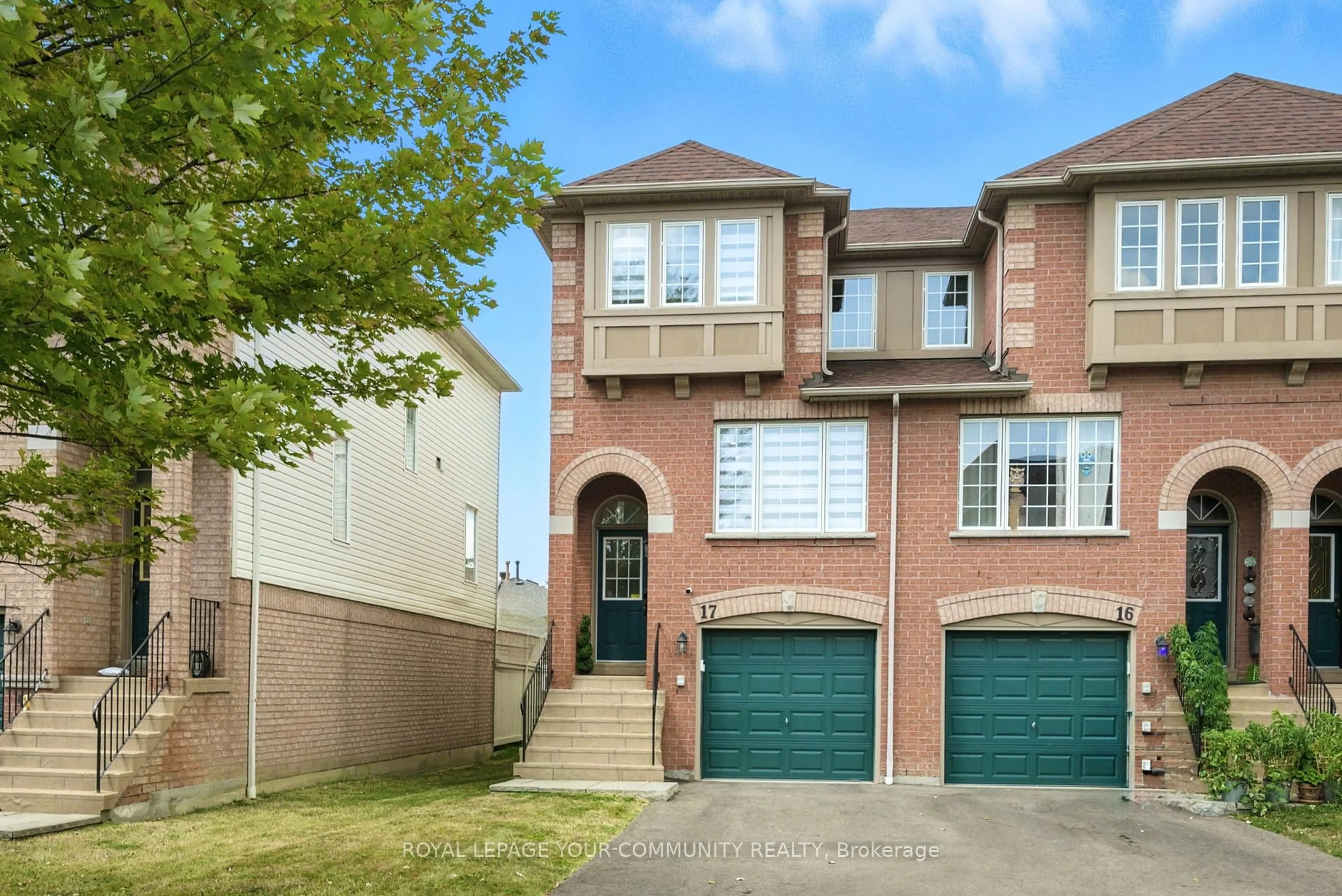 Home with brick exterior material, street for 3020 Cedarglen Gate #17, Mississauga Ontario L5C 4S7