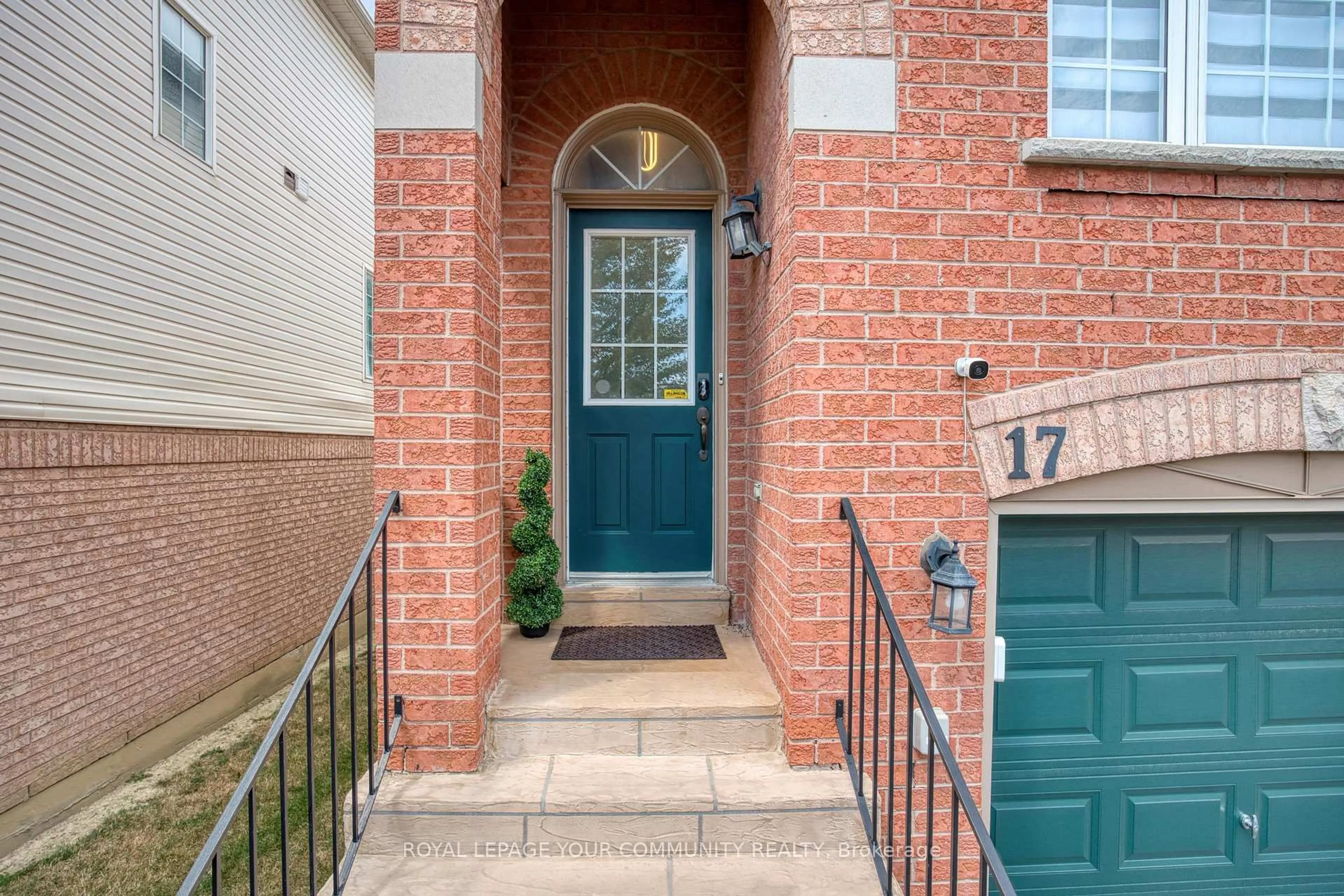 Unknown for 3020 Cedarglen Gate #17, Mississauga Ontario L5C 4S7