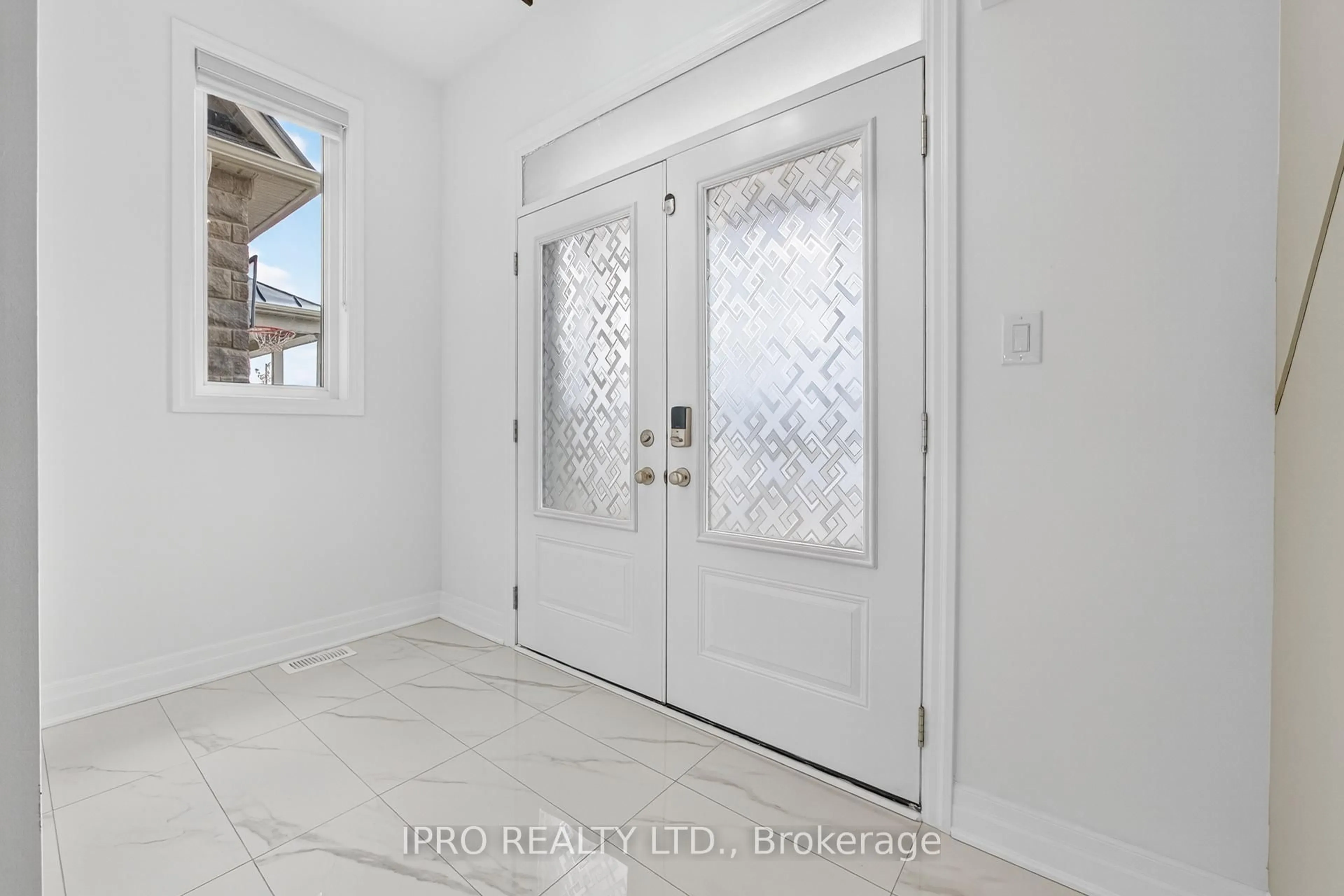 Indoor entryway for 1297 Manitou Way, Milton Ontario L9E 2A7