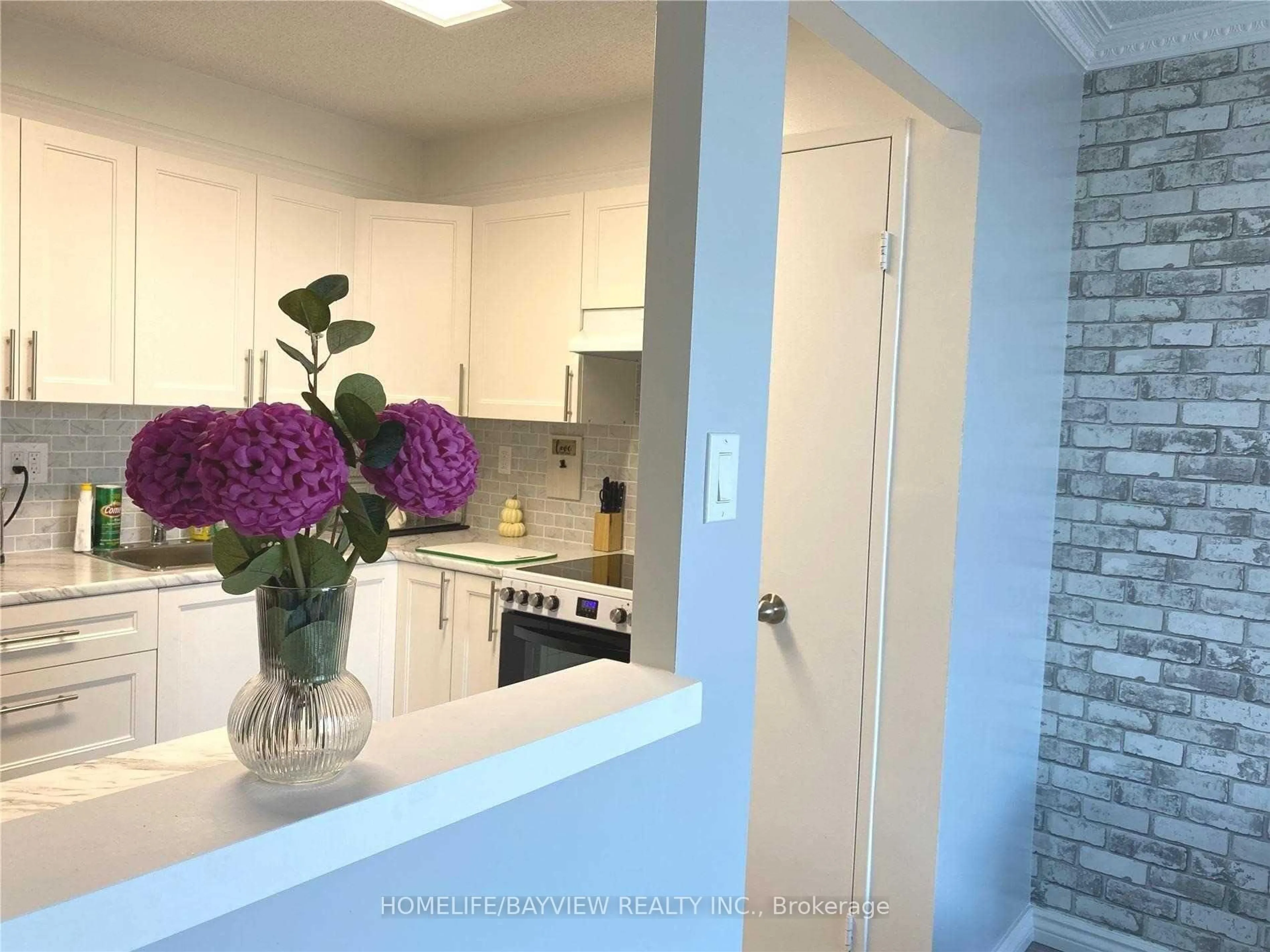 Contemporary kitchen, ceramic/tile floor for 4645 Jane St #909, Toronto Ontario M3N 2K9