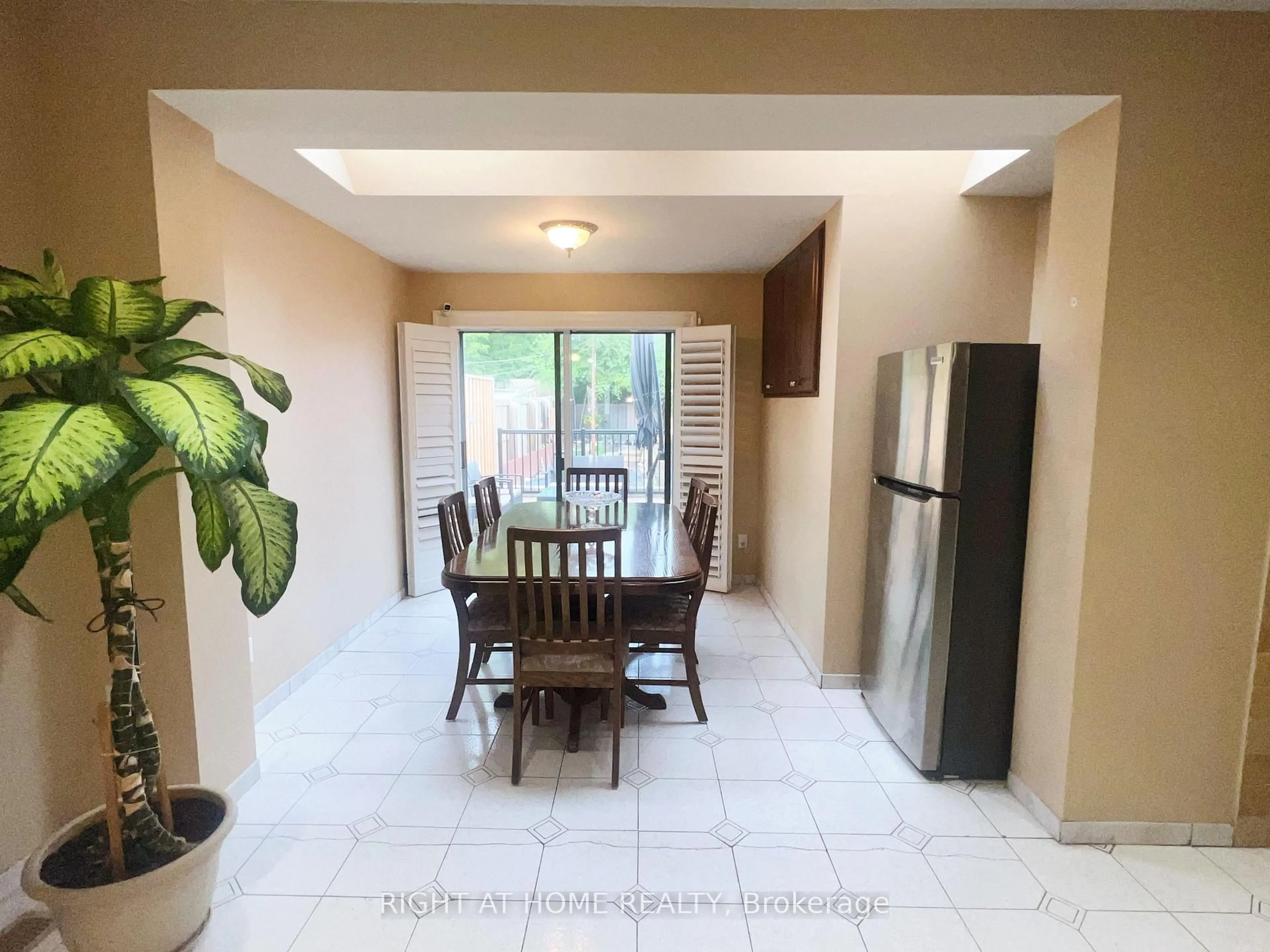 Unknown for 195 Rosethorn Ave, Toronto Ontario M6N 3L3