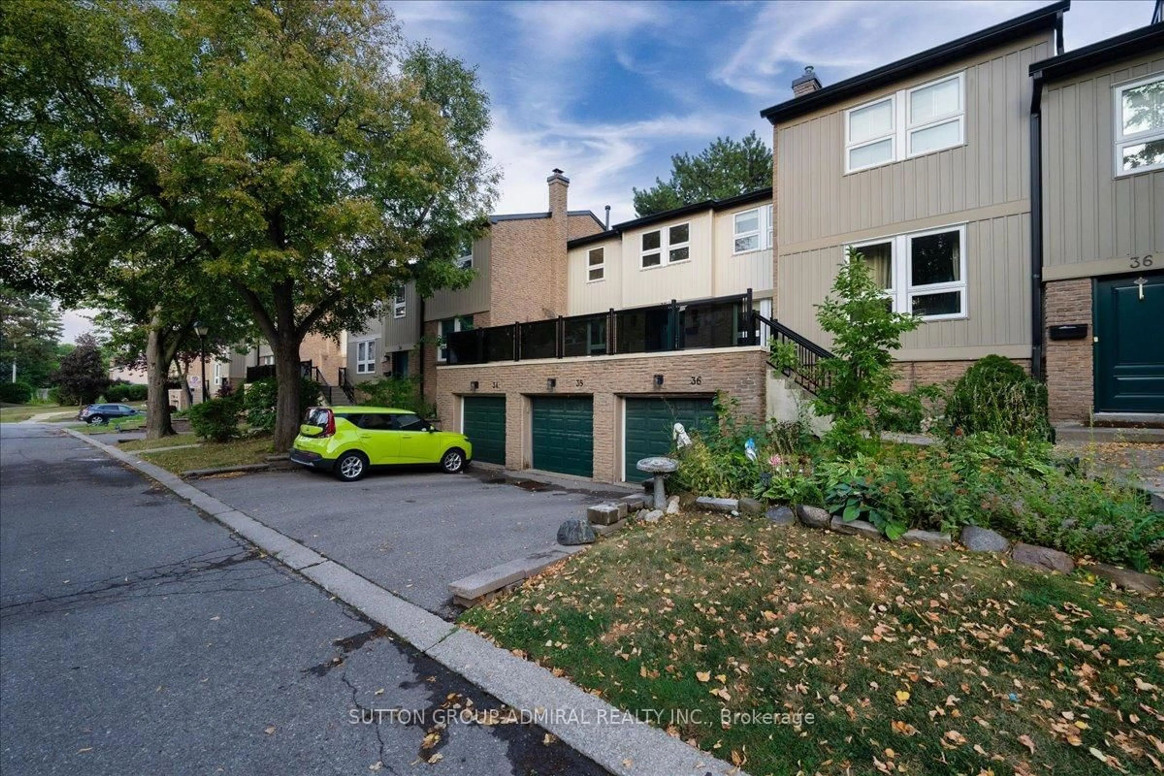 A pic from outside/outdoor area/front of a property/back of a property/a pic from drone, street for 7080 Copenhagen Rd ##35, Mississauga Ontario L5N 2C9