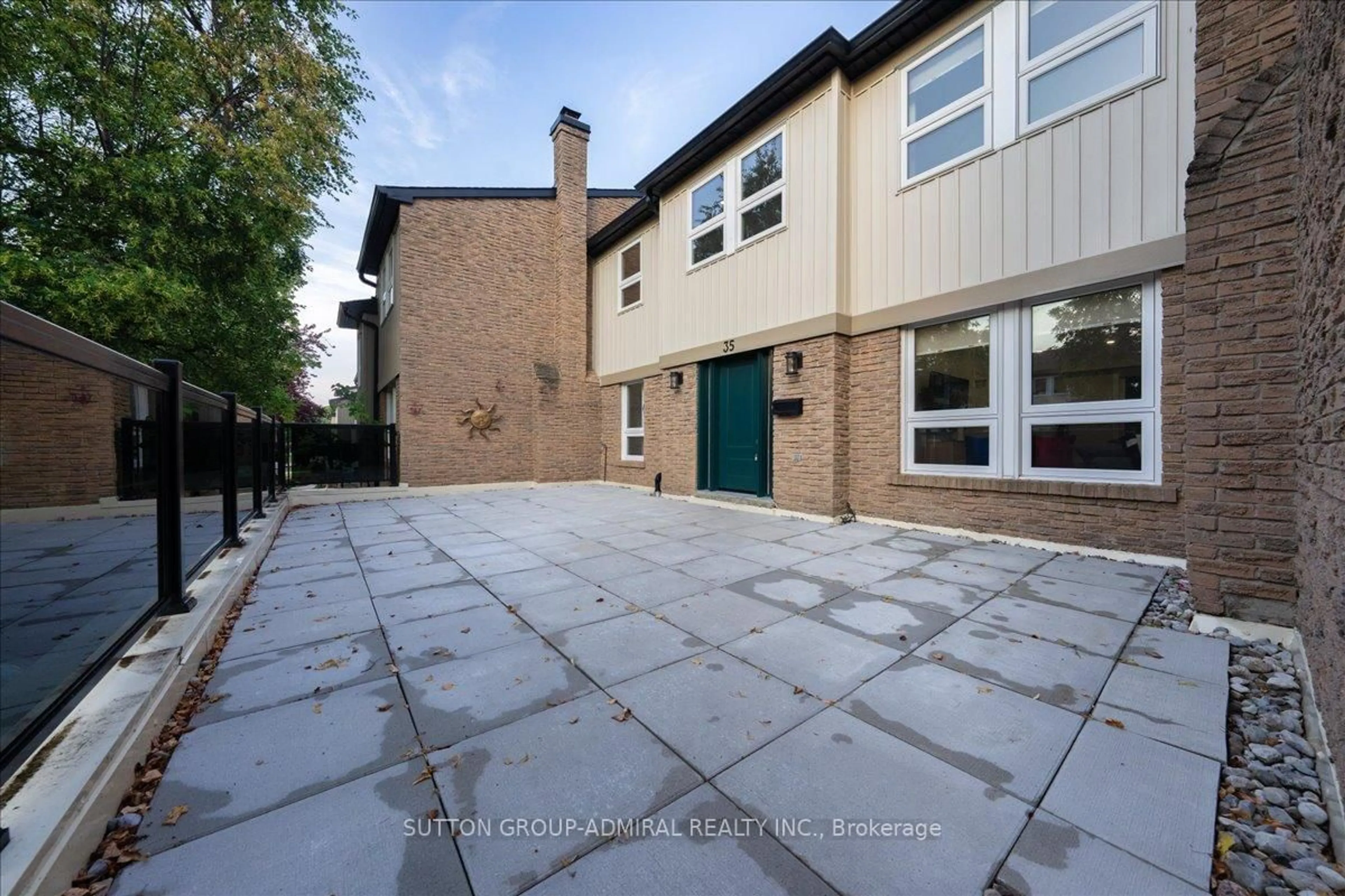 A pic from outside/outdoor area/front of a property/back of a property/a pic from drone, street for 7080 Copenhagen Rd ##35, Mississauga Ontario L5N 2C9