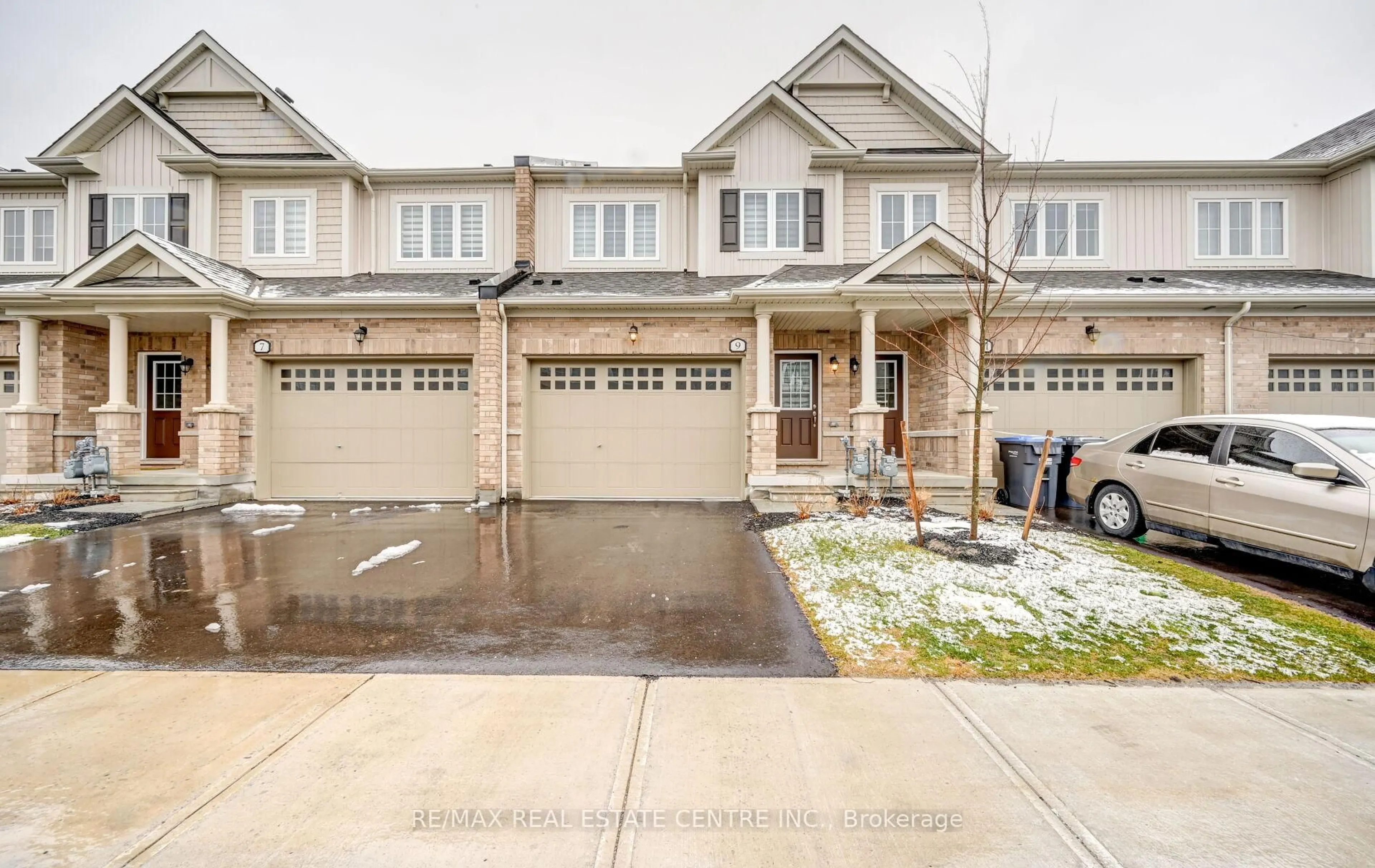 A pic from outside/outdoor area/front of a property/back of a property/a pic from drone, street for 9 Brixham Lane, Brampton Ontario L7A 5K2